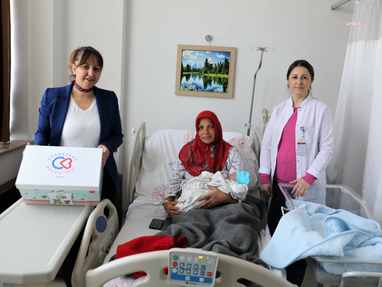 ÇERKEZKÖY BELEDİYESİ’NDEN KENTTE DOĞAN DEPREMZEDE MİRAÇ BEBEĞE ZİYARET