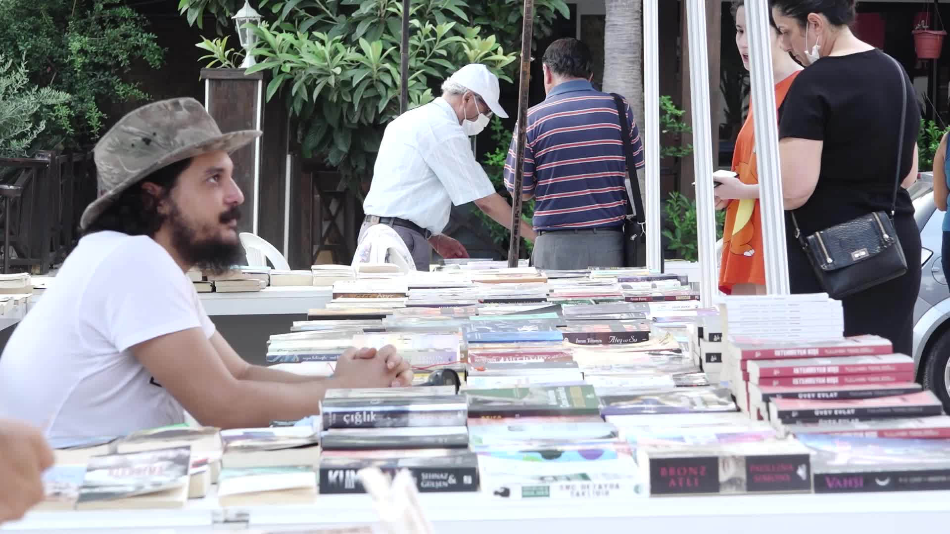 MURATPAŞA BELEDİYE BAŞKANI UYSAL, KİTAP KURTLARIYLA BULUŞTU