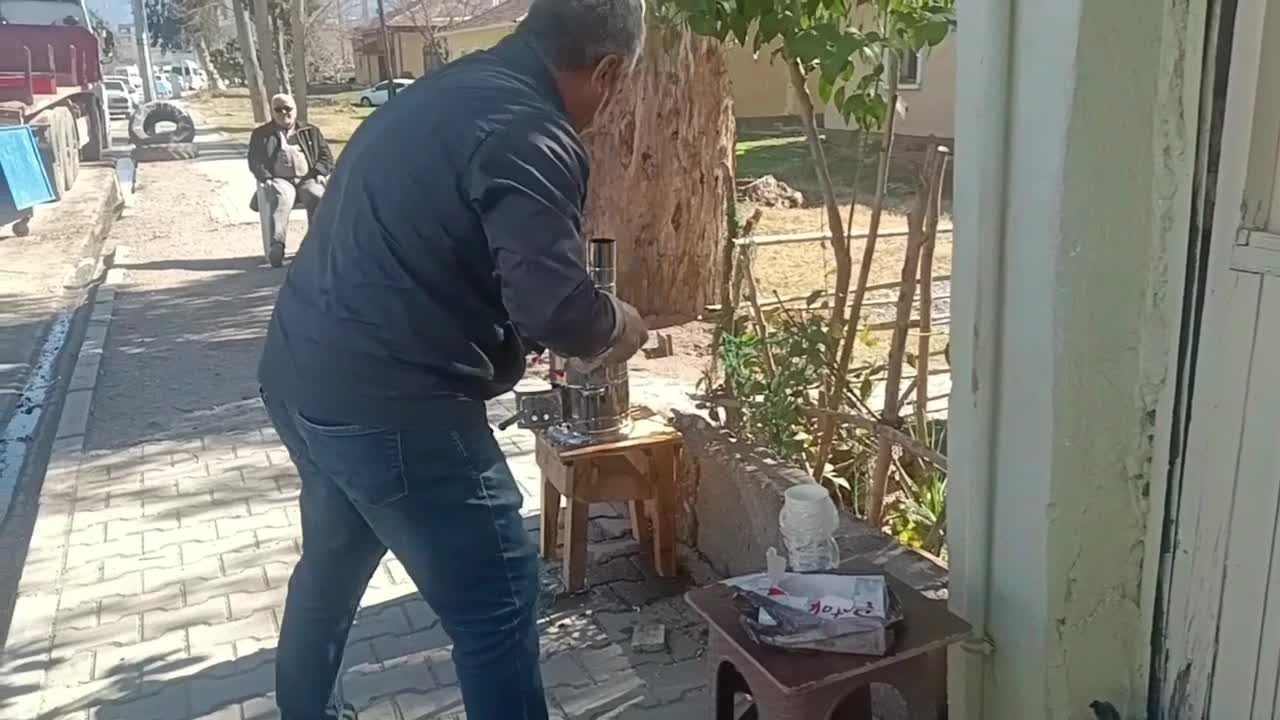 OSMANİYELİ BERBER DEPREMZEDELERİ ÜCRETSİZ TIRAŞ EDİYOR