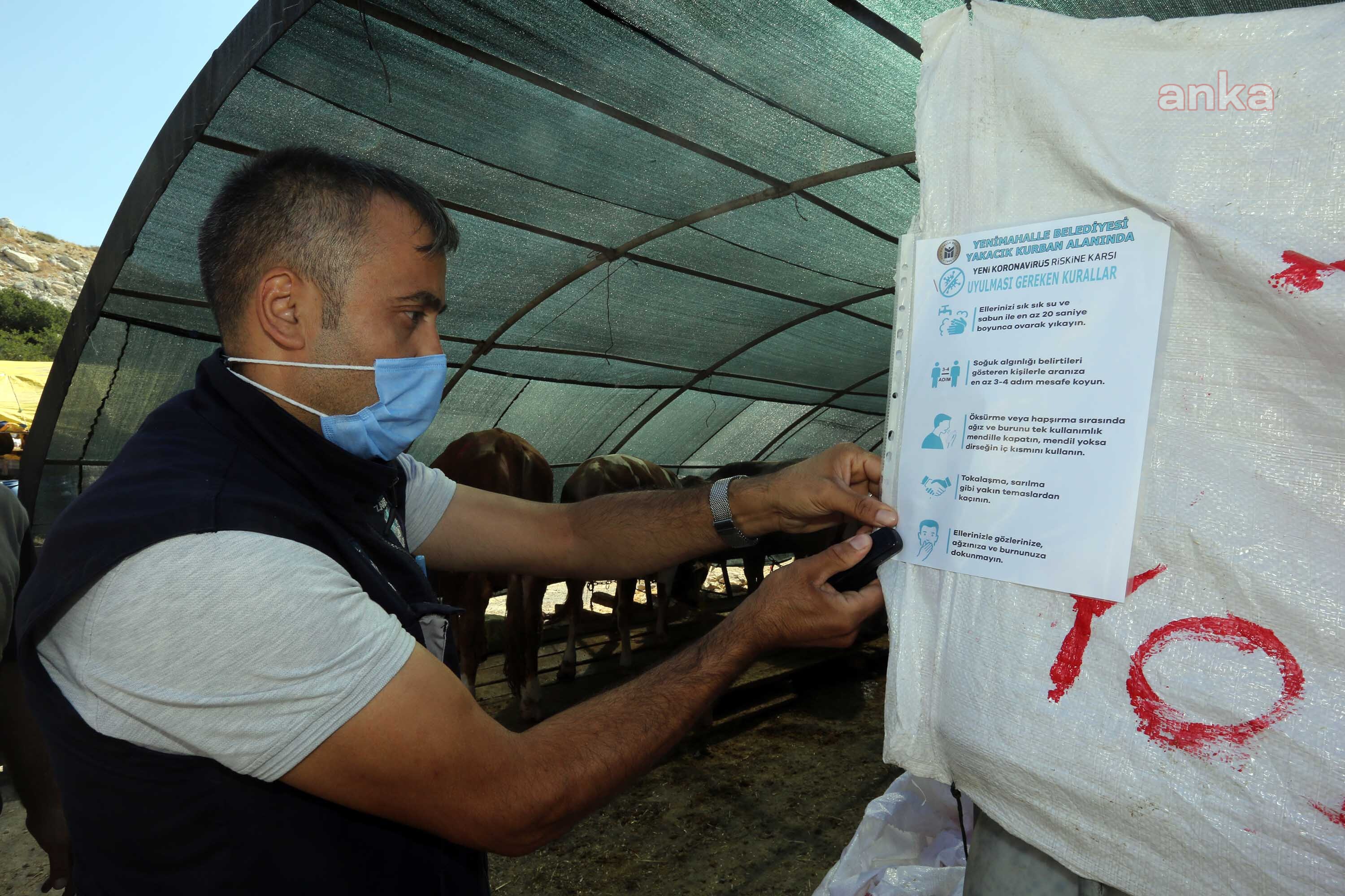 YENİMAHALLE'DE KURBAN ÇADIRI SAHİPLERİNE MASKE VE DEZENFEKTAN