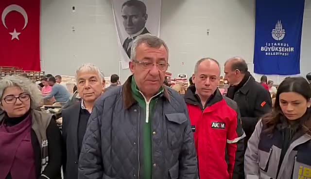 CHP'Lİ ALTAY, İBB'NİN YENİKAPI'DAKİ AFET KOORDİNASYON MERKEZİ'Nİ ZİYARET ETTİ: "YETERİNCE YARDIM GİTTİ ZANNEDİLMESİN. BÖLGENİN İHTİYAÇLARI ÇOK FAZLA"
