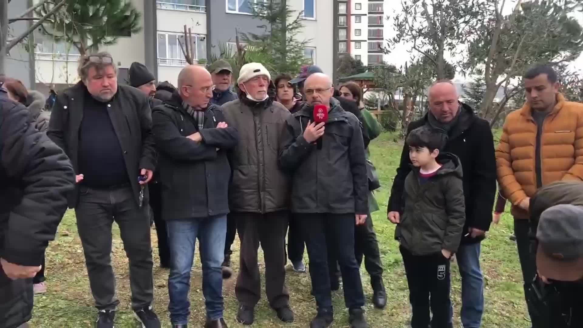 SAMSUN’UN ATAKUM İLÇESİNDE BULUNAN TOKİ SİTESİNİN BAHÇESİNDEKİ 90 AĞAÇ KÖKÜNDEN KESİLDİ