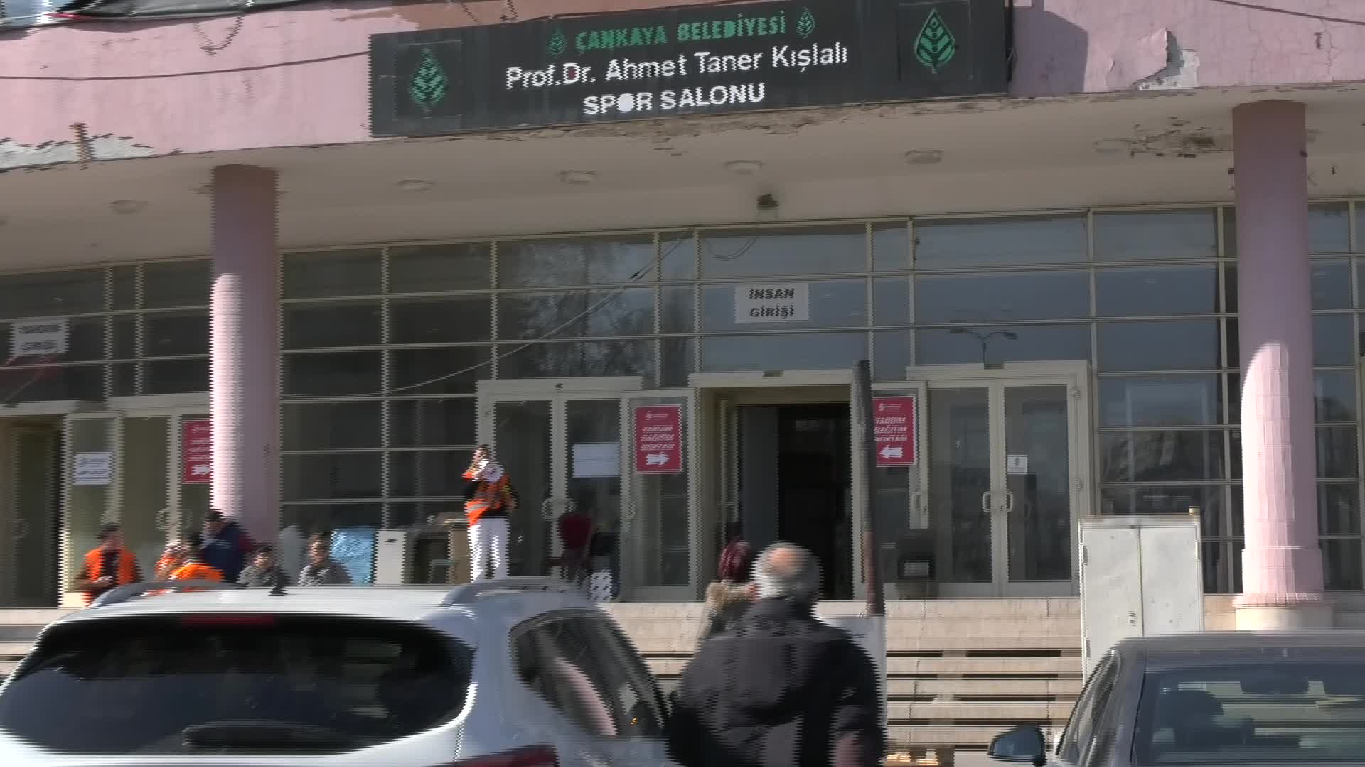 ÇANKAYA BELEDİYESİ'NİN AHMET TANER KIŞLALI SPOR SALONU’NDAKİ YARDIM MERKEZİNDEN 21 BİNDEN FAZLA DEPREMZEDE YARARLANDI