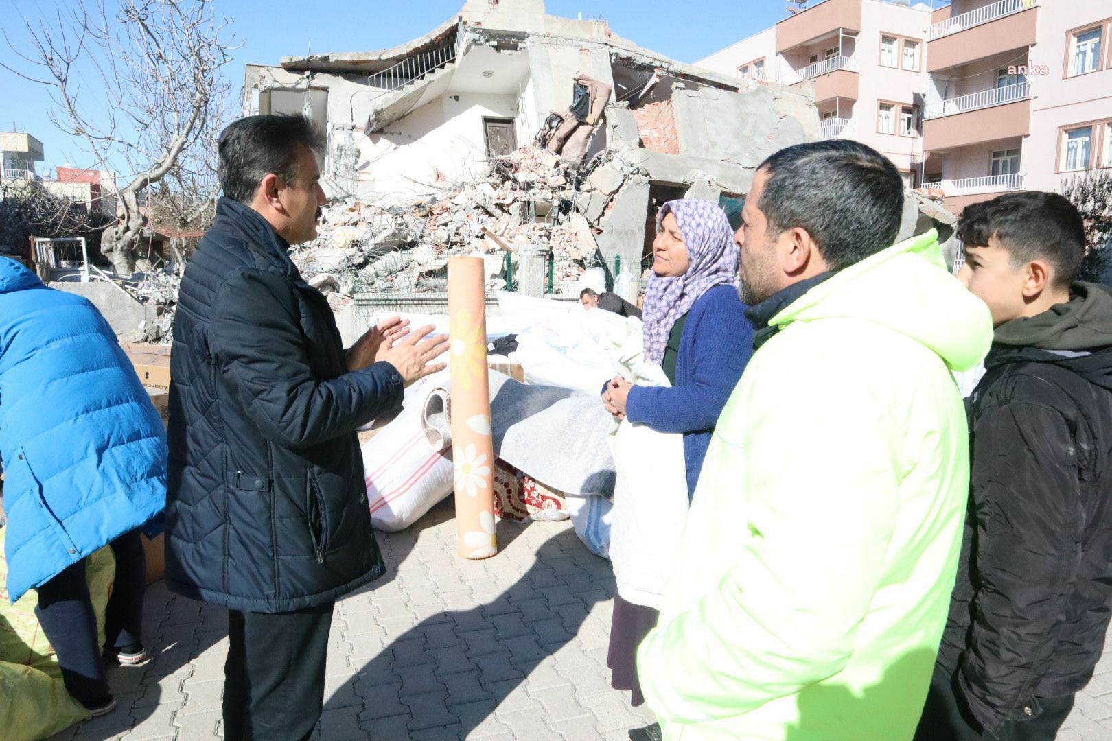 DİKİLİ BELEDİYE BAŞKANI KIRGÖZ, DEPREM BÖLGESİNDE