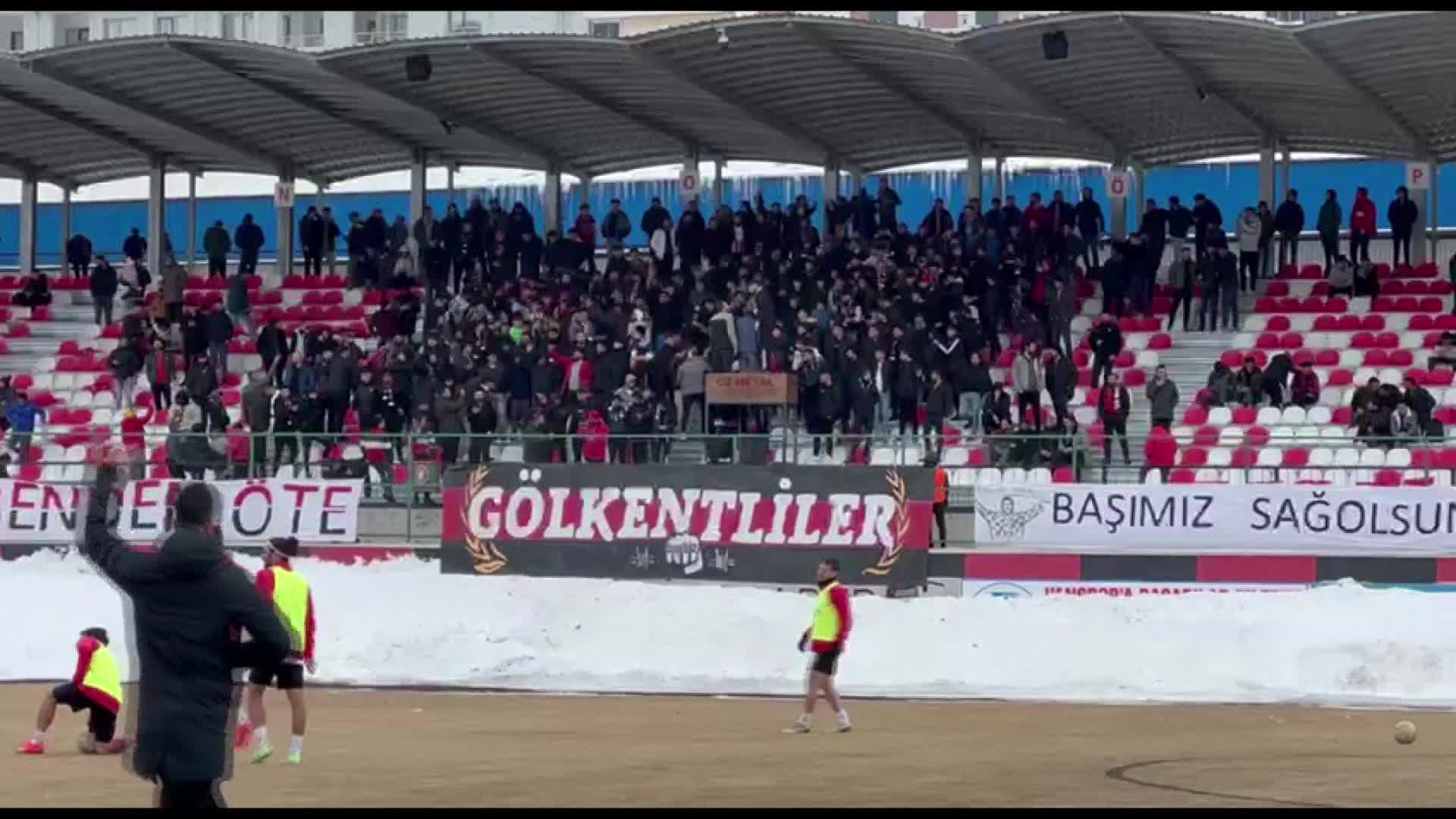 AMEDSPOR İLE VANSPOR ARASINDA DEPREMZEDELER İÇİN DOSTLUK MAÇI