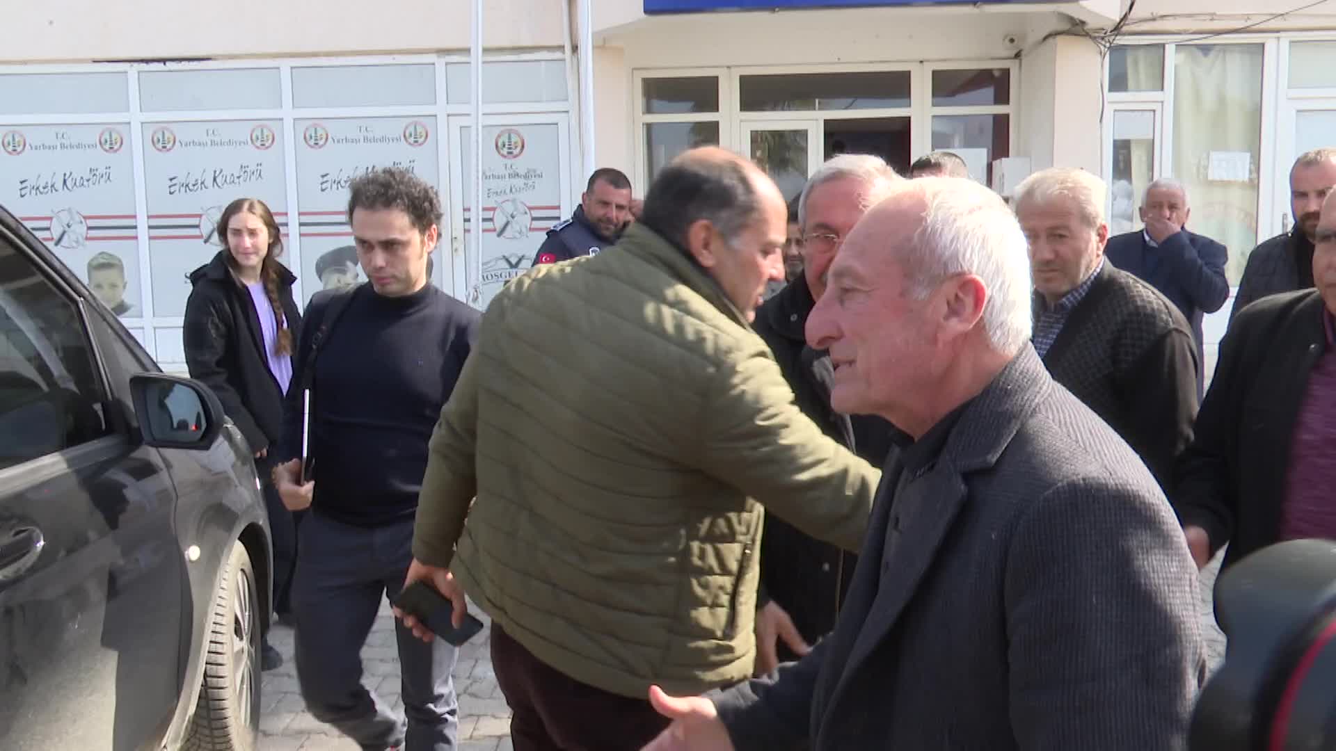 BAŞKAN TUNÇ SOYER, CEVDETİYE VE YARBAŞI BELEDİYELERİNİ ZİYARET ETTİ, YER FISTIĞI ÜRETİCİSİNE DESTEK VERDİ