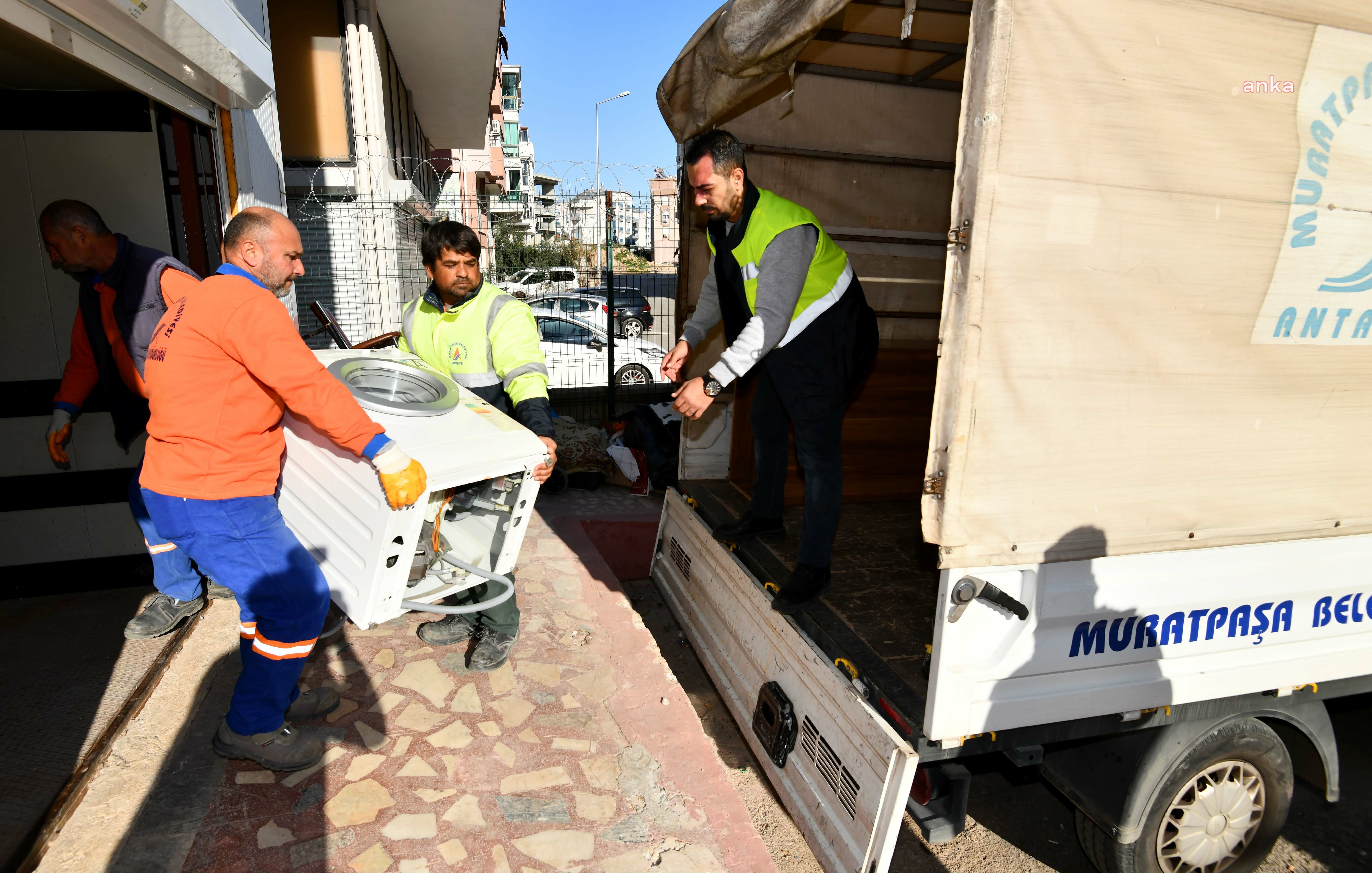 MURATPAŞA BELEDİYESİ’NDEN DEPREMZEDELER İÇİN ‘EŞYA YARDIMI’ KAMPANYASI