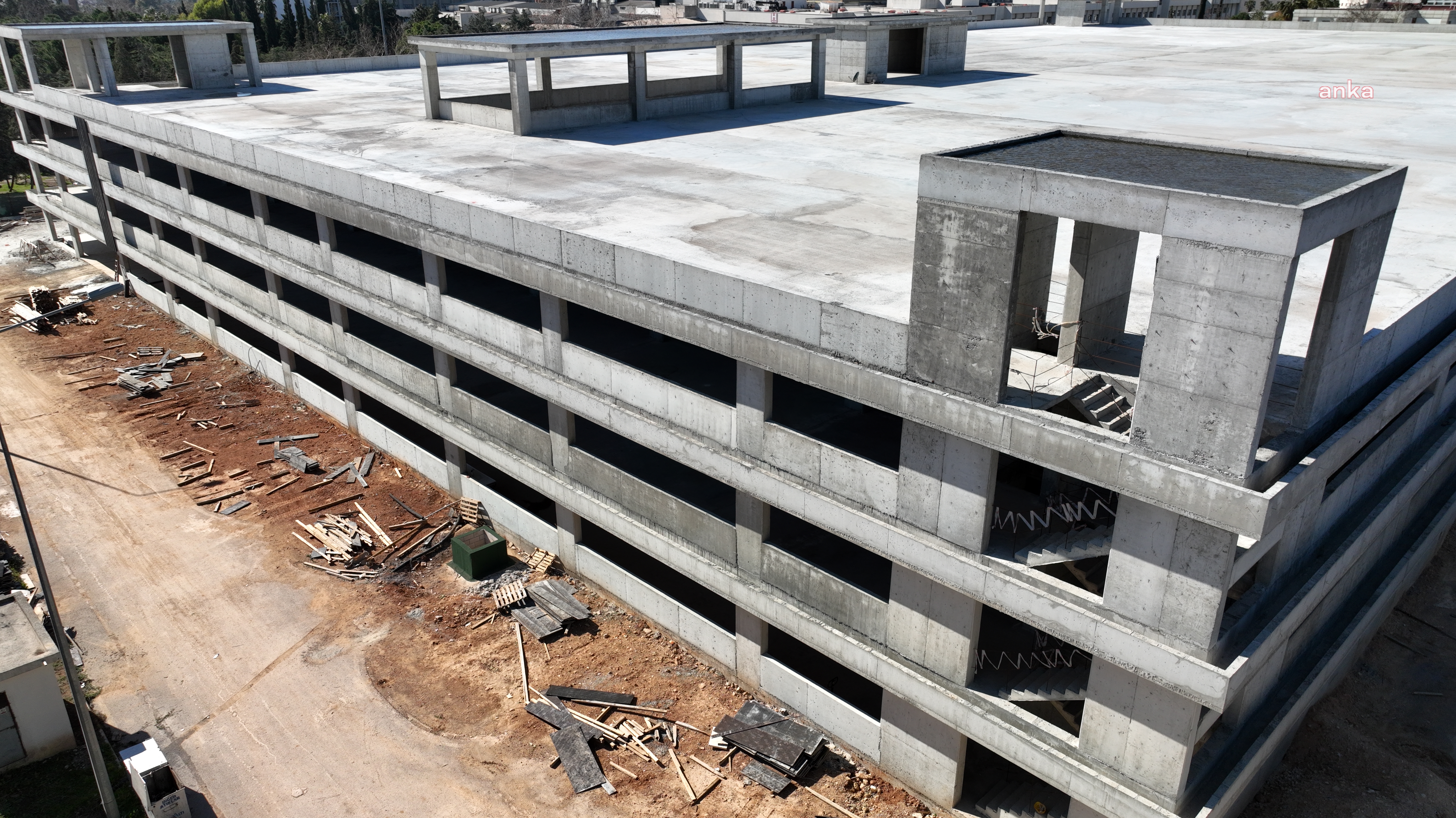 AKDENİZ ÜNİVERSİTESİ KATLI OTOPARKI’NDA BETONARME İMALATI TAMAMLANDI
