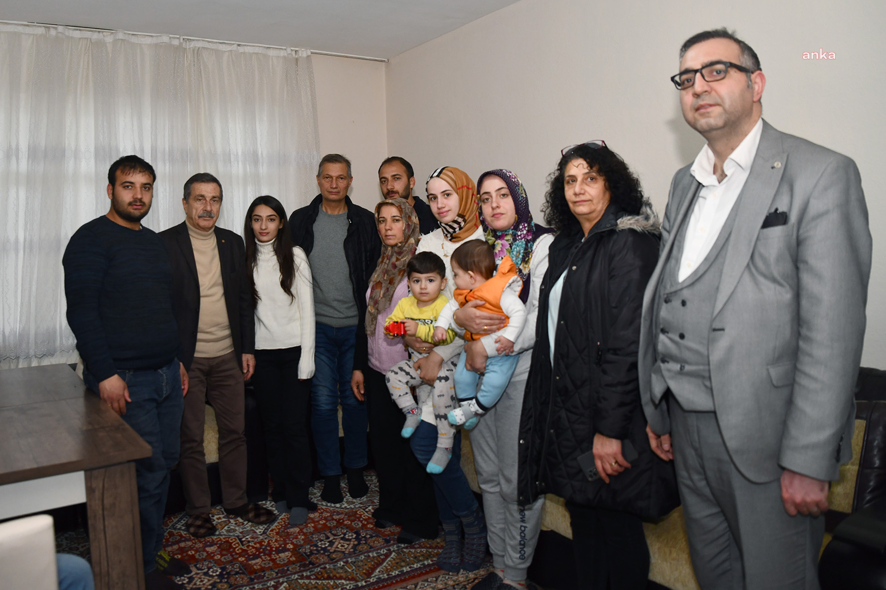 TEPEBAŞI BELEDİYE BAŞKANI ATAÇ’TAN DEPREMZEDELERE ZİYARET