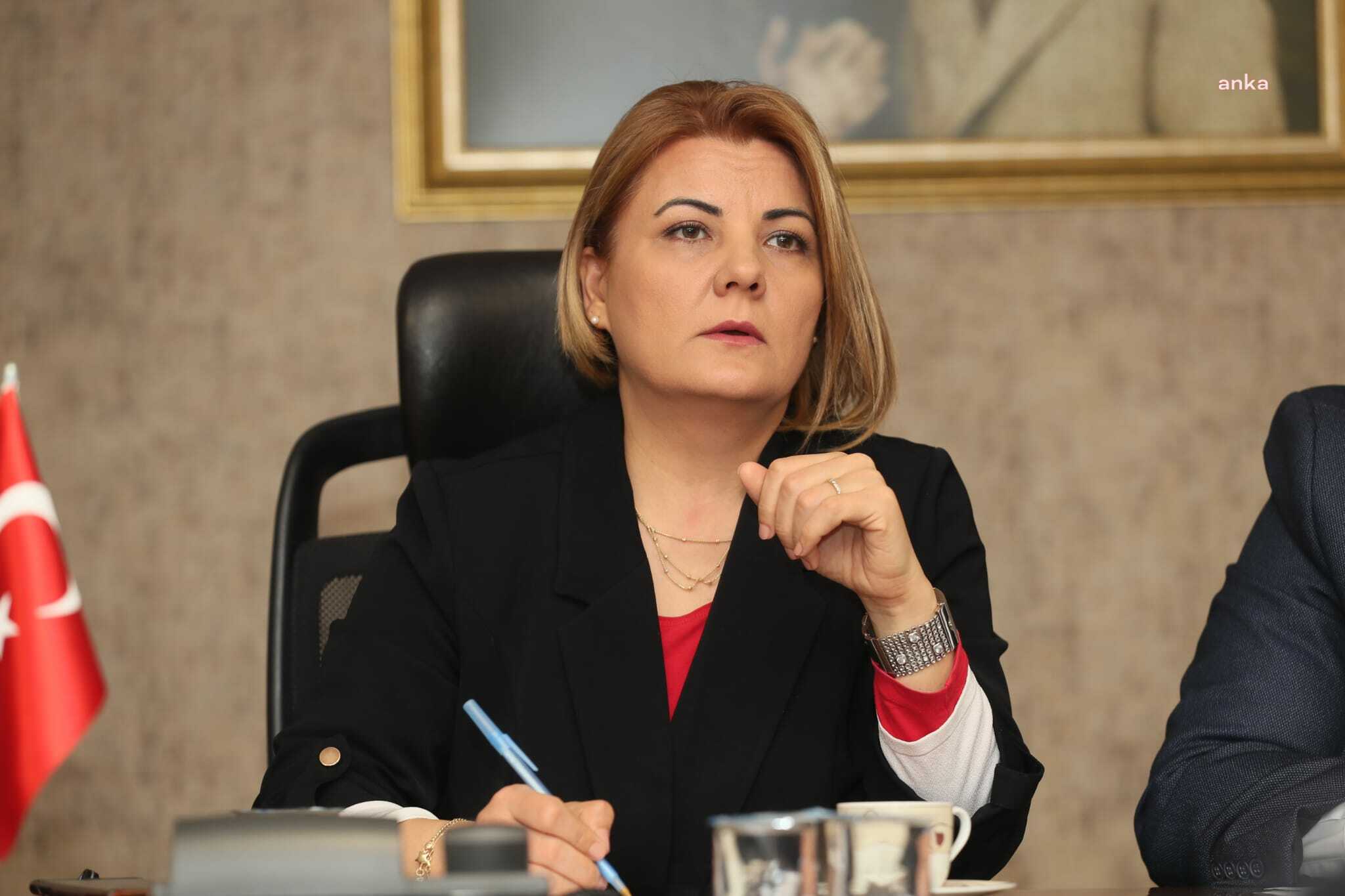 İZMİT BELEDİYESİ'NİN DEPREM BÖLGELERİNDE ÇADIRKENT KURMAYA YÖNELİK ÇALIŞMALARI SÜRÜYOR