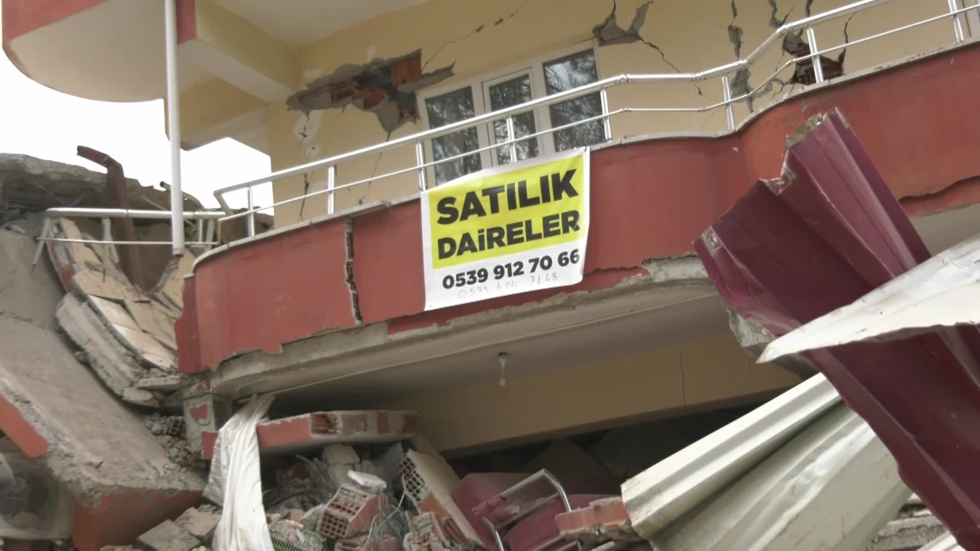 DEPREMDE BABASINI VE KIZ KARDEŞİNİ KAYBETTİ, 10 GÜNDÜR ENKAZDA ANNESİNİN CENAZESİNİ ARIYOR