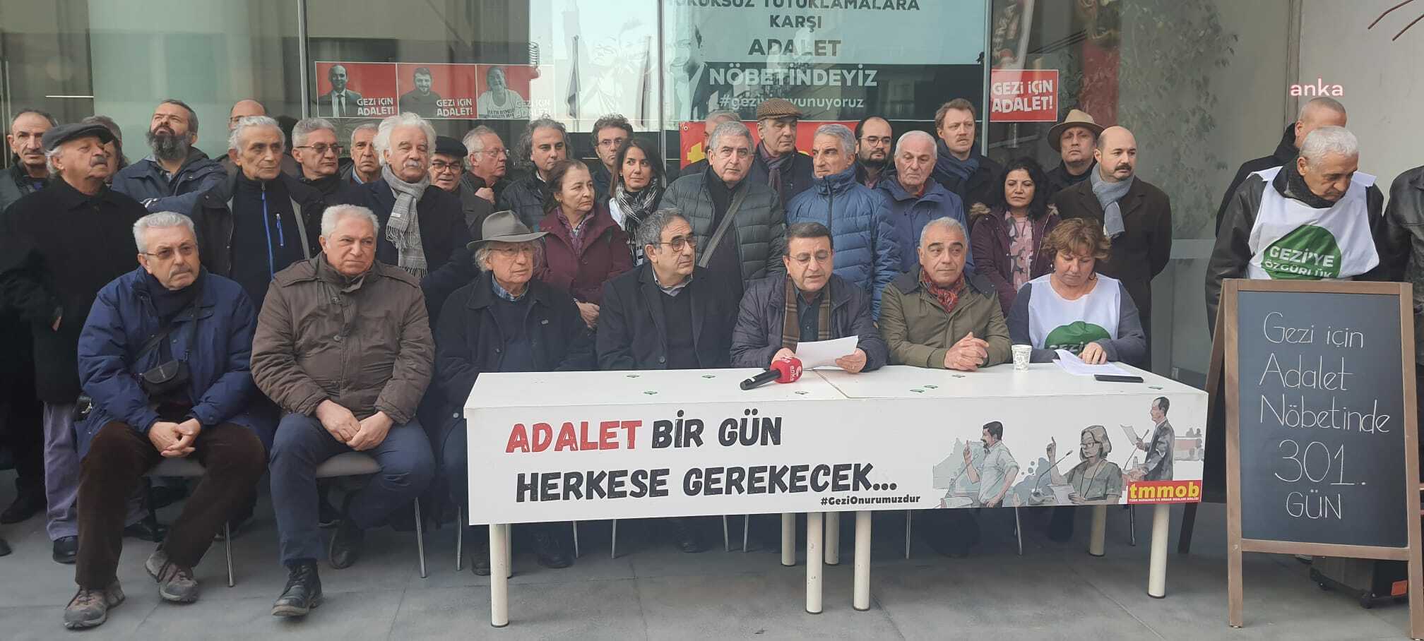 GEZİ DAVASI TUTUKLULARI İÇİN 301. ADALET NÖBETİ TUTULDU: “RANT POLİTİKALARINA KARŞI KAMU YARARINI SAVUNMAK MÜHENDİS, MİMAR VE ŞEHİR PLANCILARININ TEMEL GÖREVLERİ ARASINDADIR”