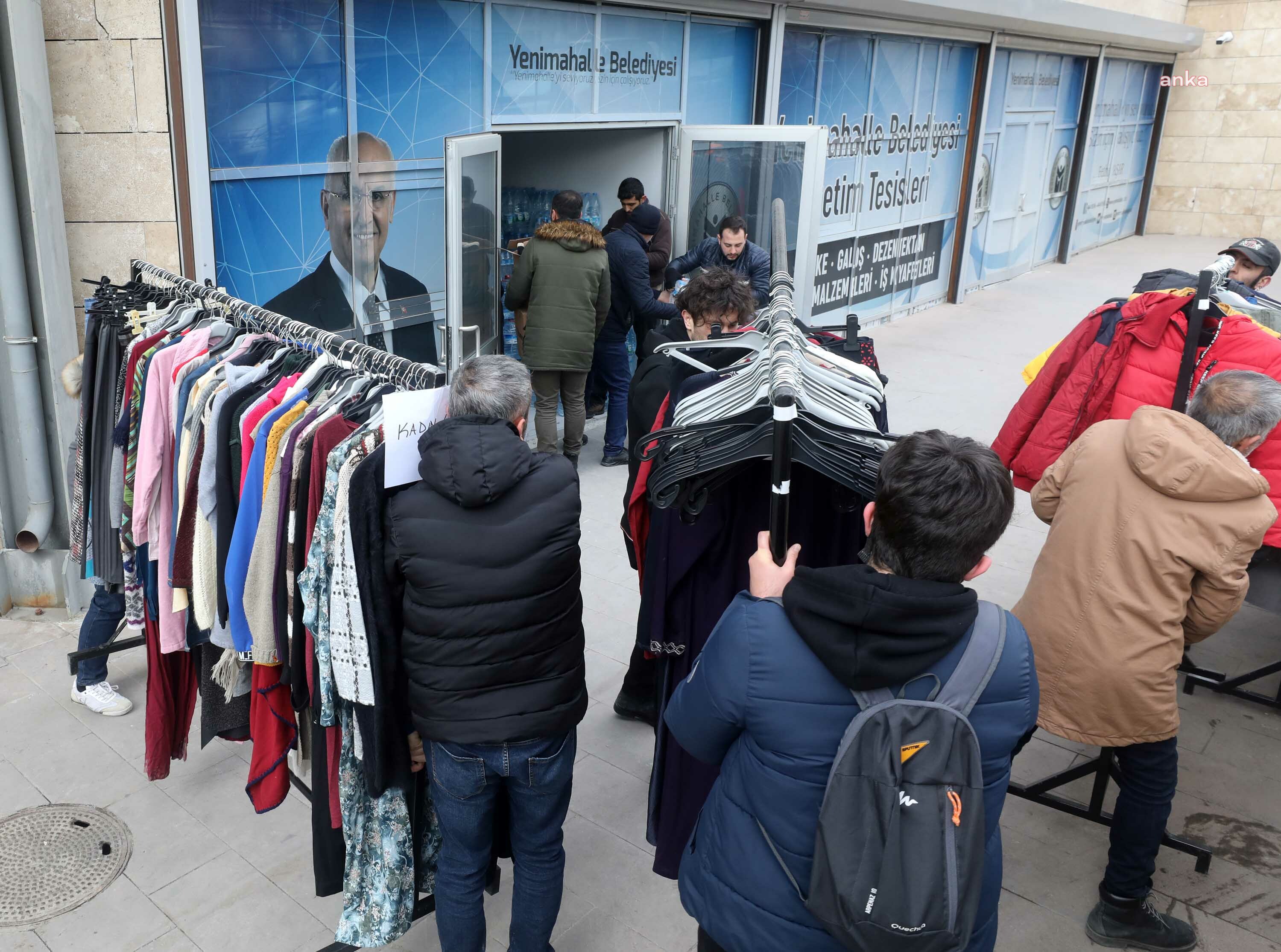 YENİMAHALLE BELEDİYESİ'NDEN DEPREMZEDELERE KIYAFET DESTEĞİ