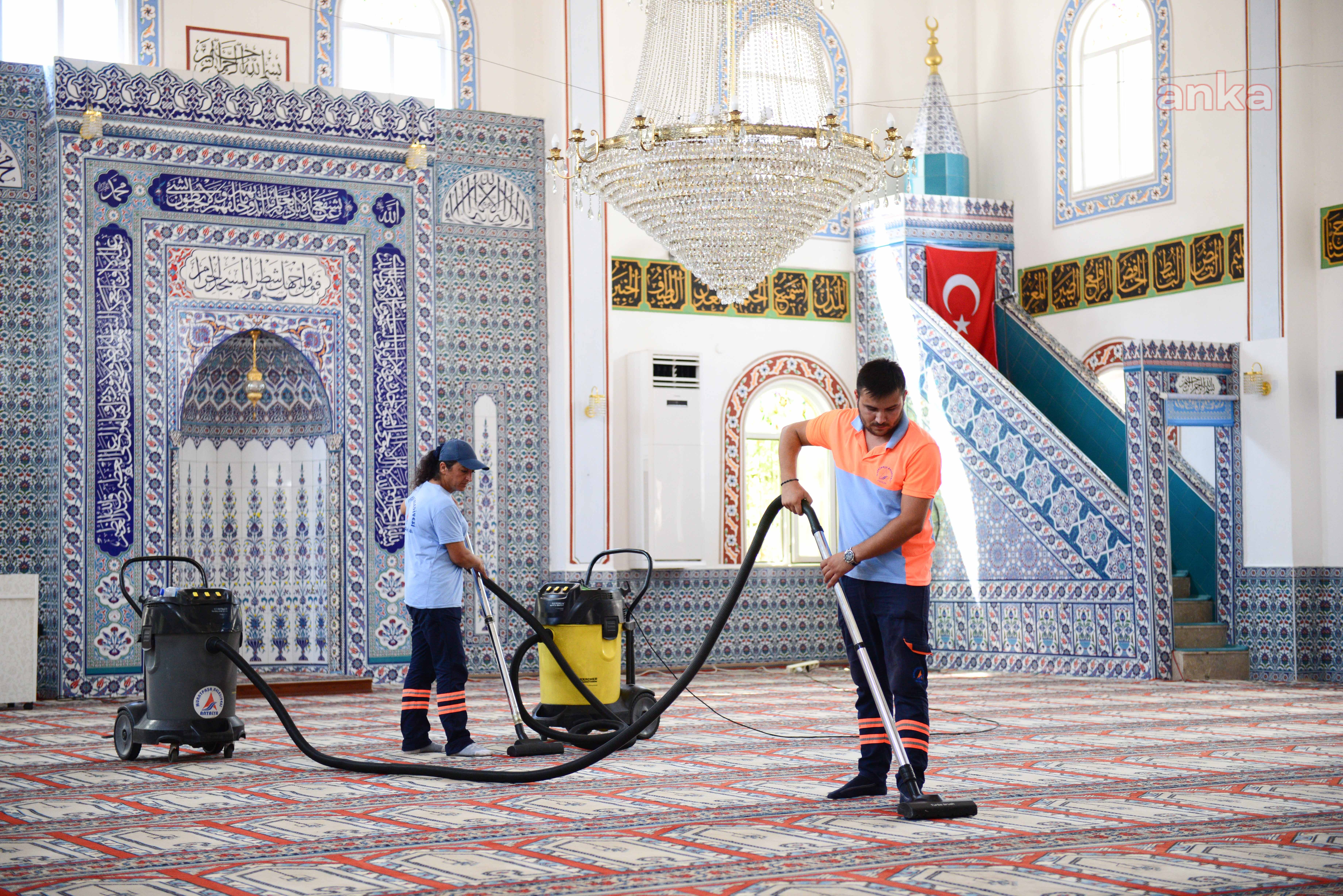 MURATPAŞA'DAKİ CAMİLERDE BAYRAM TEMİZLİĞİ