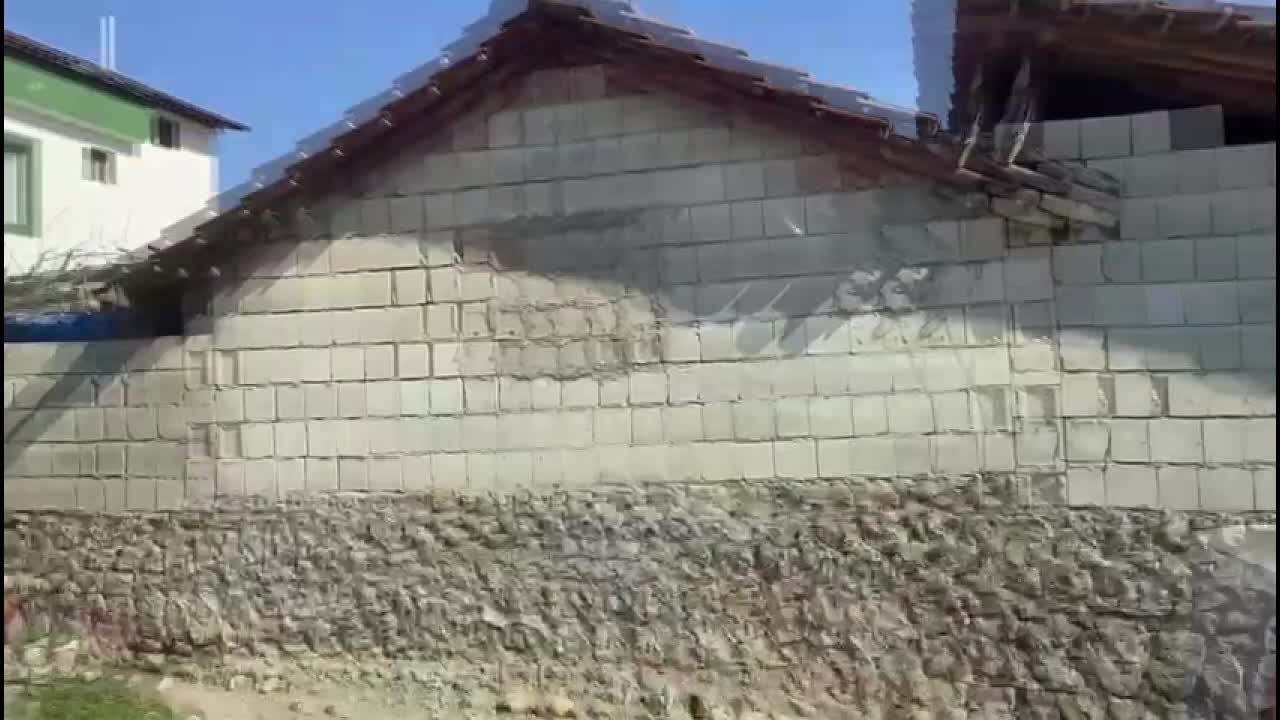 KAHRAMANMARAŞ ŞEKEROBA KÖYÜNDE, DEPREMDE AİLESİNİ KAYBEDEN VATANDAŞ: “KENDİ İMKANLARIMLA GÖMDÜM. İNEKLERİ YEMLEDİĞİM YEM TORBASINA KOYDUM, ALTISINI DA…”