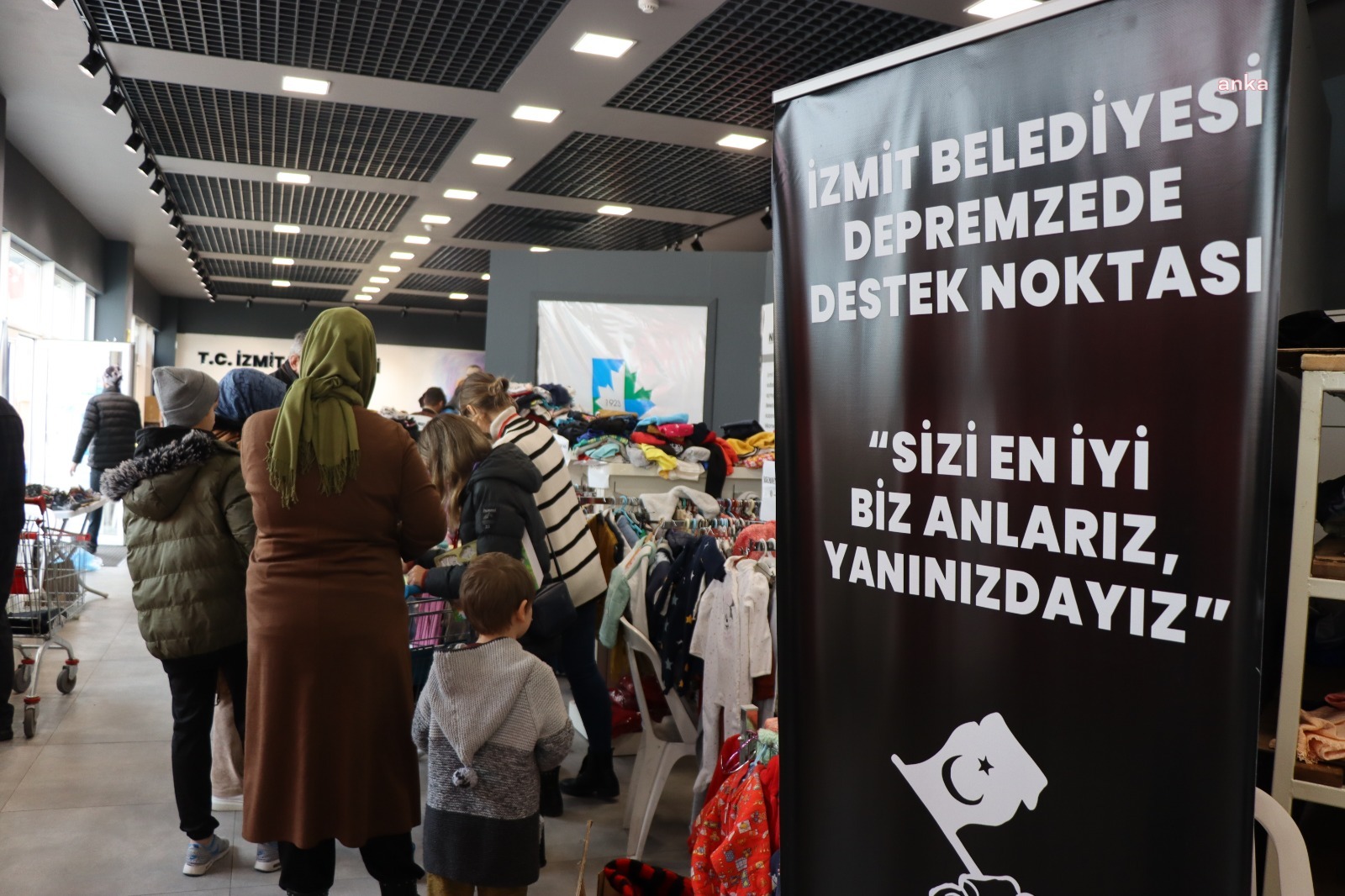 İZMİT BELEDİYESİ'NİN DEPREMZEDE DESTEK NOKTASI AFETZEDELERE HİZMET VERMEYE DEVAM EDİYOR