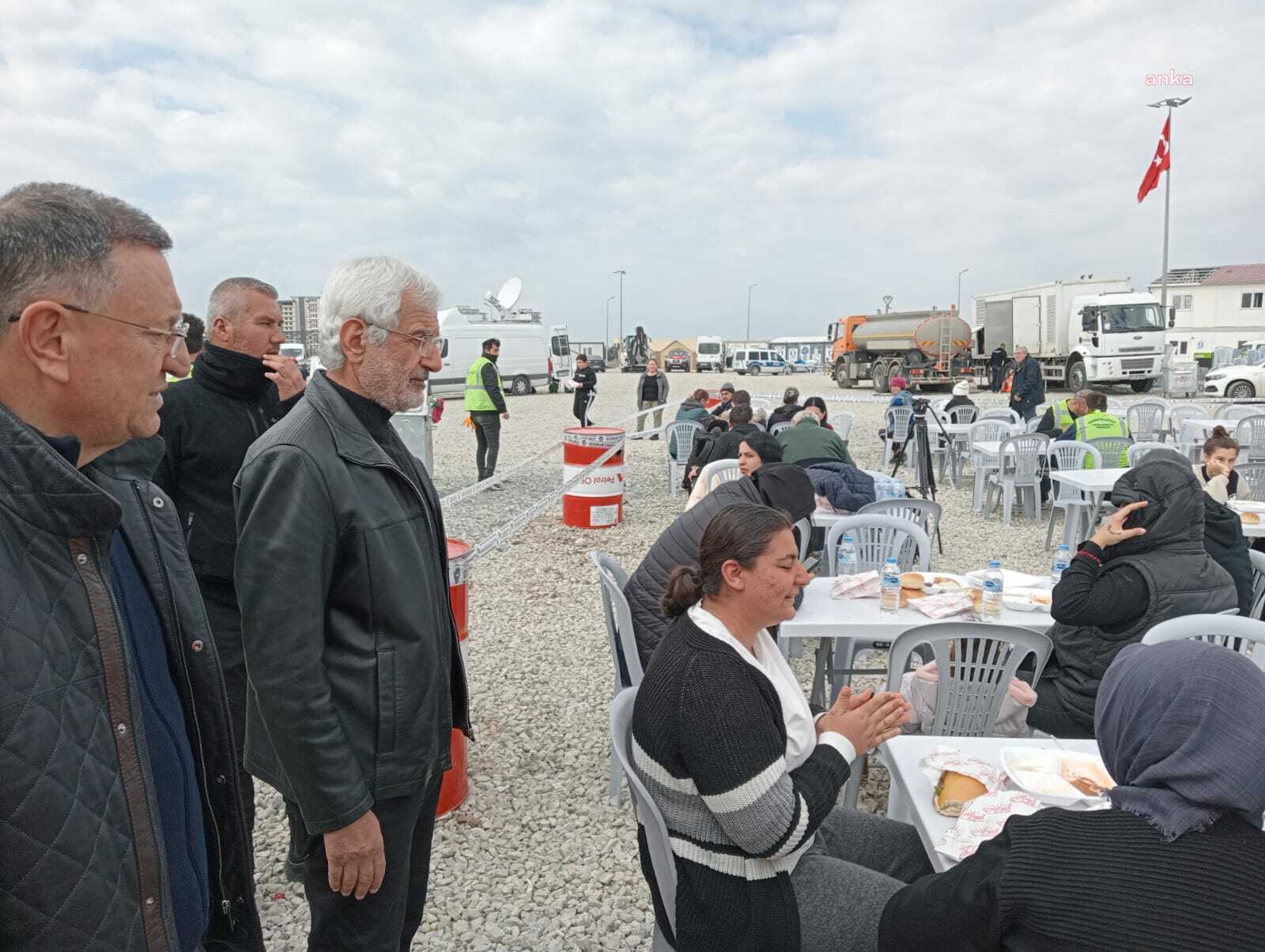 ARSUZ BELEDİYE BAŞKANI GÜVEN’DEN 'ÇADIR' AÇIKLAMASI: "SATIN ALACAK ÇADIR BULAMIYORUZ, DEVLETİN DESTEK OLUP SORUNU ÇÖZMESİ GEREKİYOR"