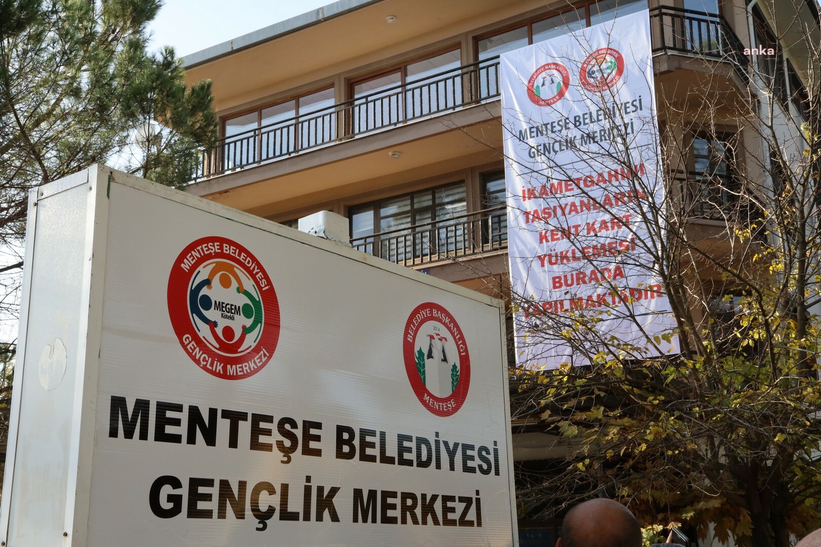 MENTEŞE BELEDİYESİ’NDEN İLÇEDEKİ DEPREMZEDELERE ÇAMAŞIRHANE VE DUŞ HİZMETİ