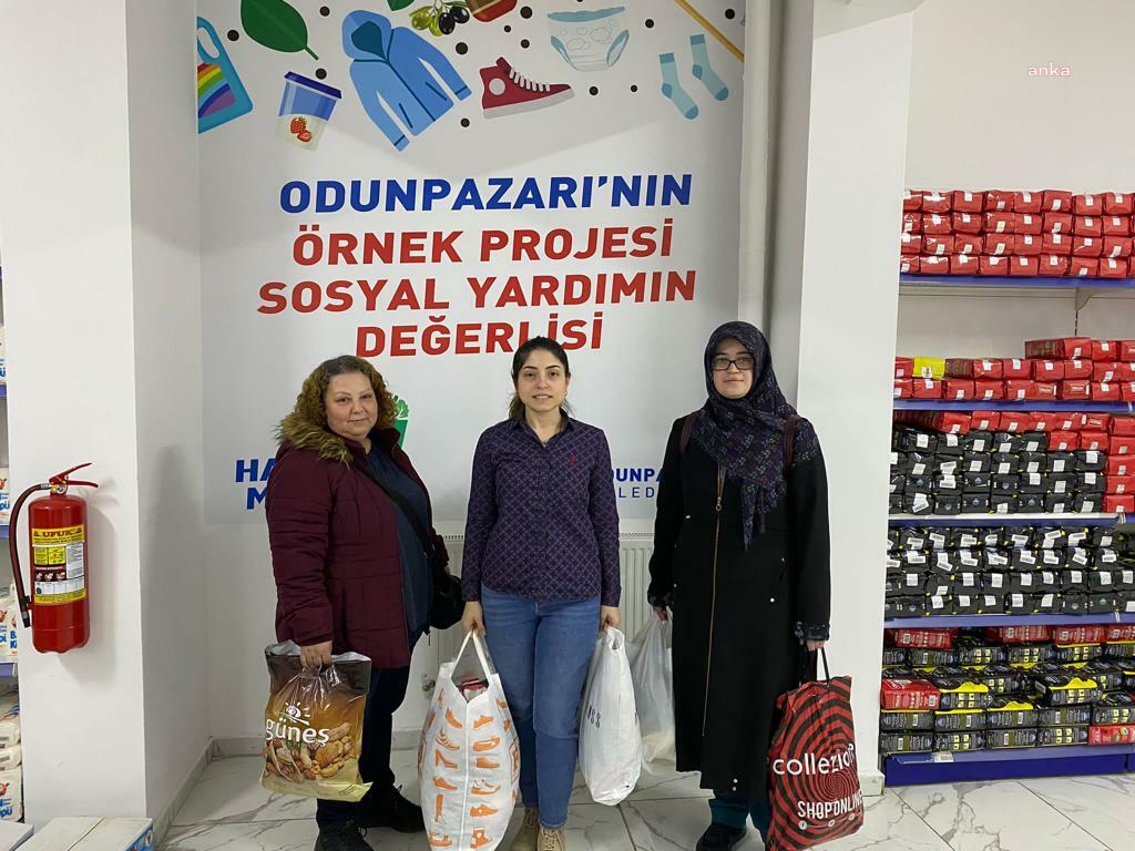 ODUNPAZARI BELEDİYESİ GÖKMEYDAN HALK MERKEZİ'NDEN DEPREMZEDELERE ÖRNEK DESTEK