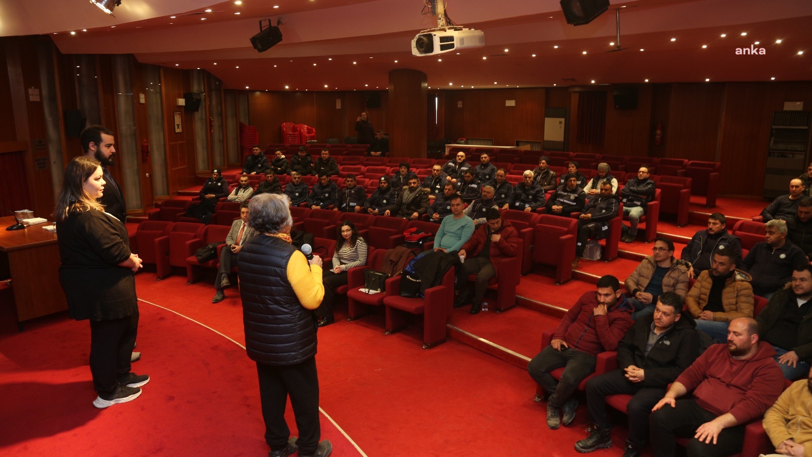 ESKİŞEHİR BÜYÜKŞEHİR, AFET BÖLGESİNDEN DÖNEN PERSONEL İLE SAHA DEĞERLENDİRME TOPLANTISI YAPTI