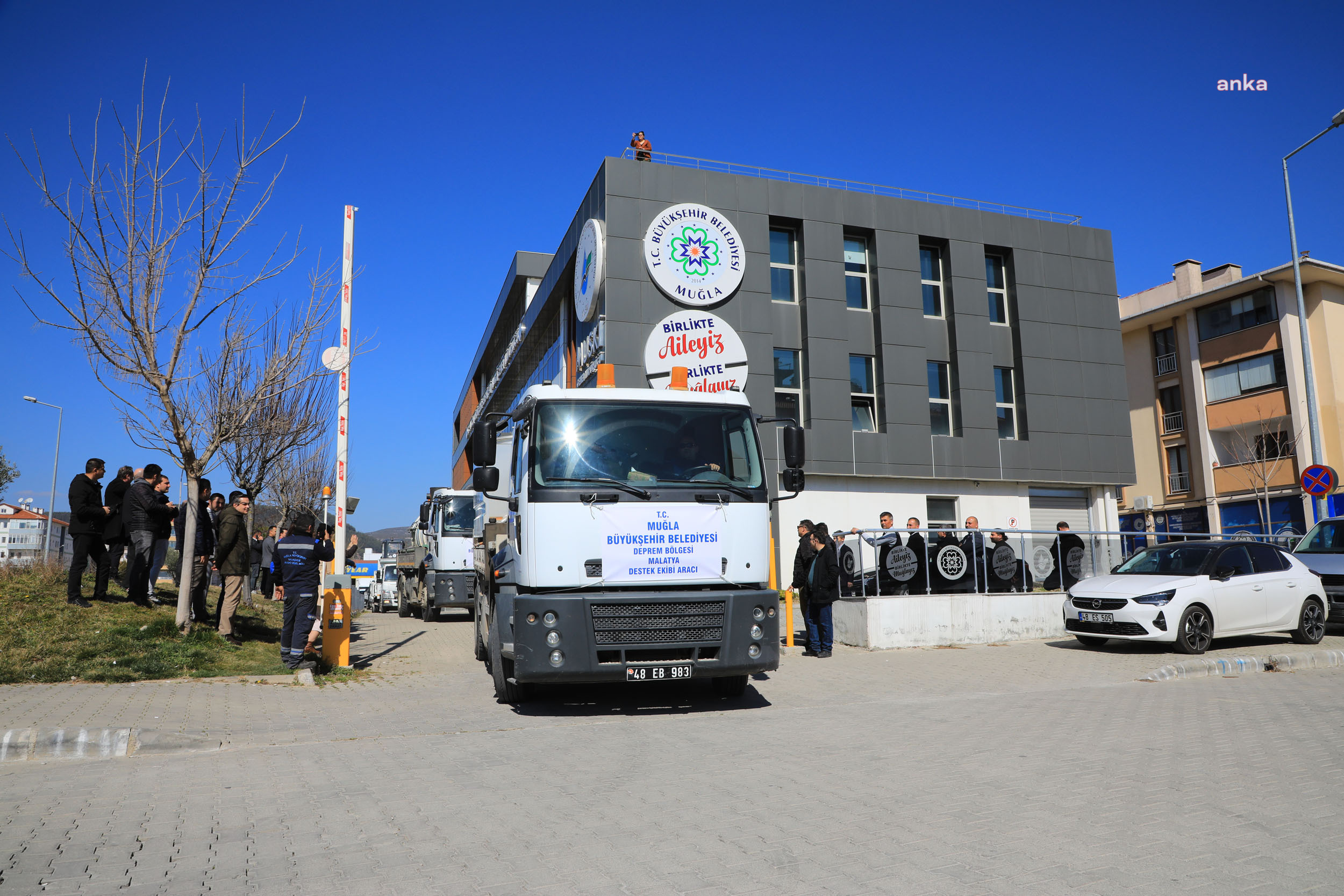 MUĞLA BÜYÜKŞEHİR'DEN DEPREM BÖLGESİNDEKİ ALTYAPI ÇALIŞMALARINA DESTEK