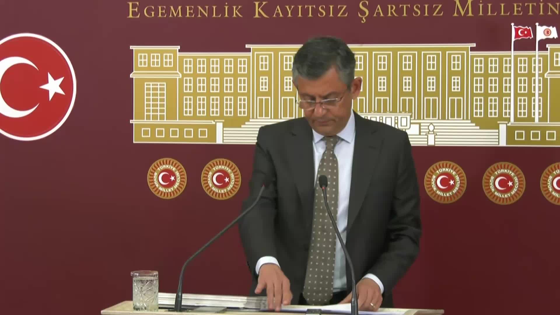 ÖZGÜR ÖZEL: MİLLETİ ENKAZDAN ÇIKARMAYANLARI SİYASİ ENKAZDAN ÇIKARMAYA NİYETİMİZ YOK. O ÇUKURDA BIRAKIYORUZ ONLARI. O ÇUKURDA KALSIN ERDOĞAN