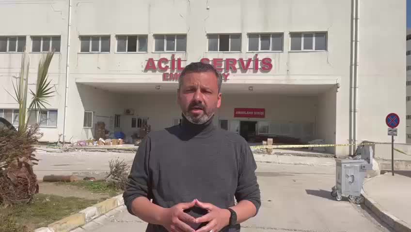 HATAY DEVLET HASTANESİ DE BOŞALTILDI… BURAK ERBAY: "ÜLKEYİ 20 YILDIR YÖNETEN ANLAYIŞ TARIM ARAZİLERİNİN ORTASINA BU HASTANEYİ KURMUŞ. İLK DEPREMDE DE KULLANILMAZ HALE GELDİ"