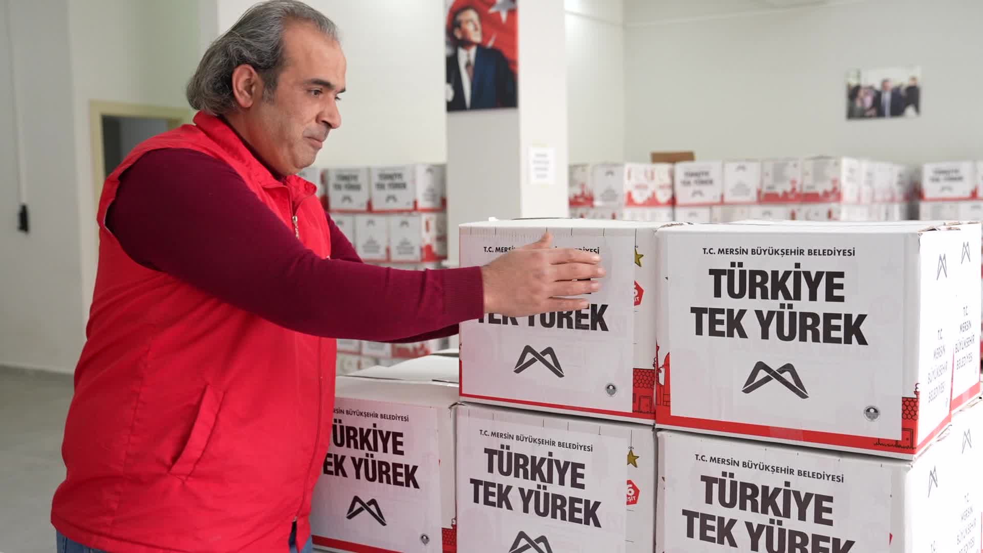 MERSİN BÜYÜKŞEHİR BELEDİYESİ'NDEN İKİ BİN DEPREMZEDE AİLEYE GIDA KOLİSİ DESTEĞİ
