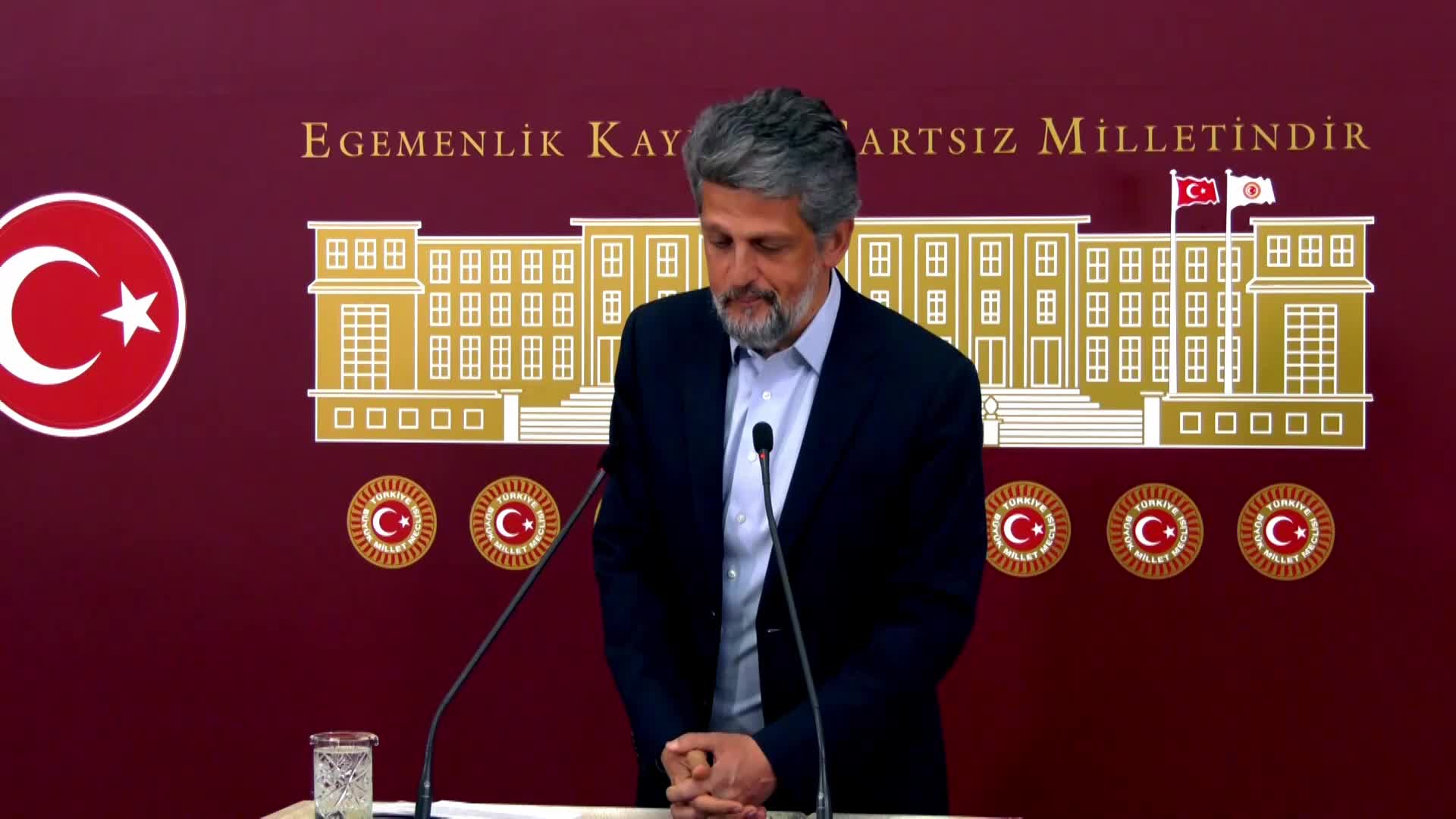 GARO PAYLAN'DAN DEPREM KARARNAMESİNE TEPKİ: "OHAL KARARNAMESİ, EĞER DEVAMSIZLIK YAPARSA İŞÇİYİ İŞTEN ÇIKARILMA DURUMU İLE KARŞI KARŞIYA BIRAKIYOR; SARAYDA VİCDAN YOK”
