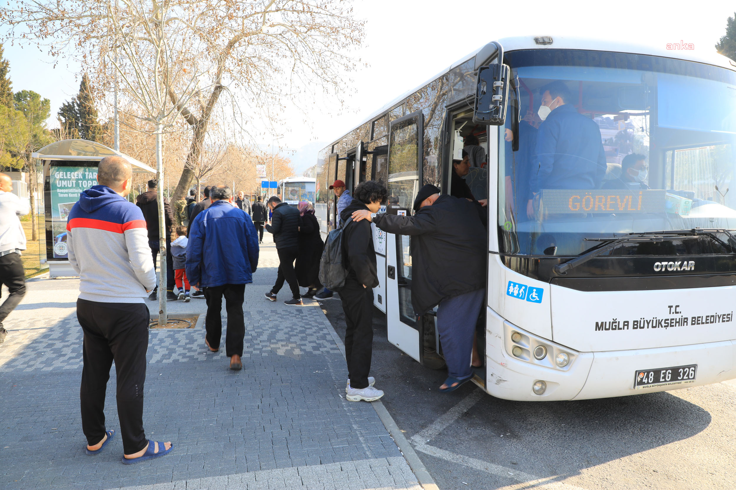 MUĞLA BÜYÜKŞEHİR, DEPREMZEDELERİ ÜCRETSİZ TAŞIYOR