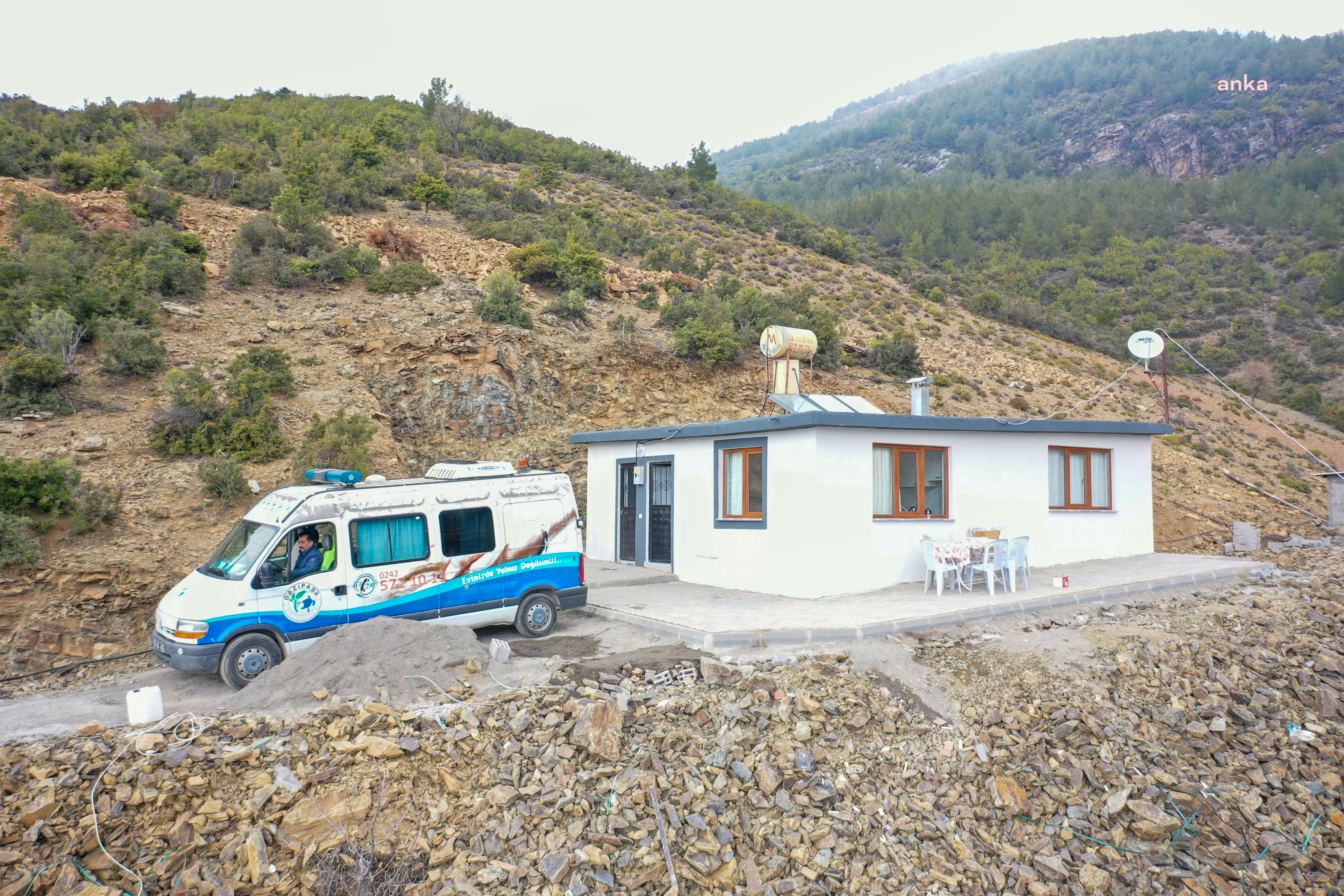 GAZİPAŞA BELEDİYESİ, YANGINDA EVLERİNİ KAYBEDEN YILDIZ AİLESİ'Nİ YENİ EVİNE KAVUŞTURDU