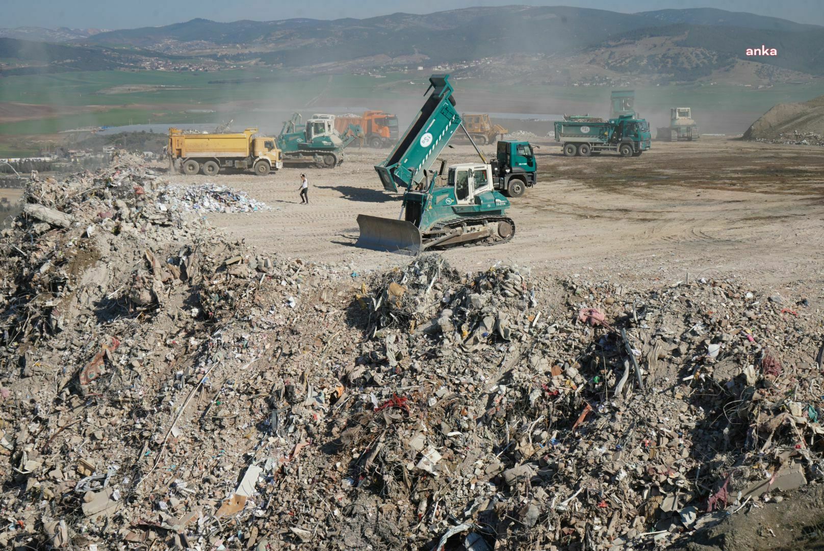 DEPREM BÖLGELERİNDEKİ YENİ YERLEŞME VE YAPILAŞMAYA İLİŞKİN USUL VE ESASLAR BELİRLENDİ
