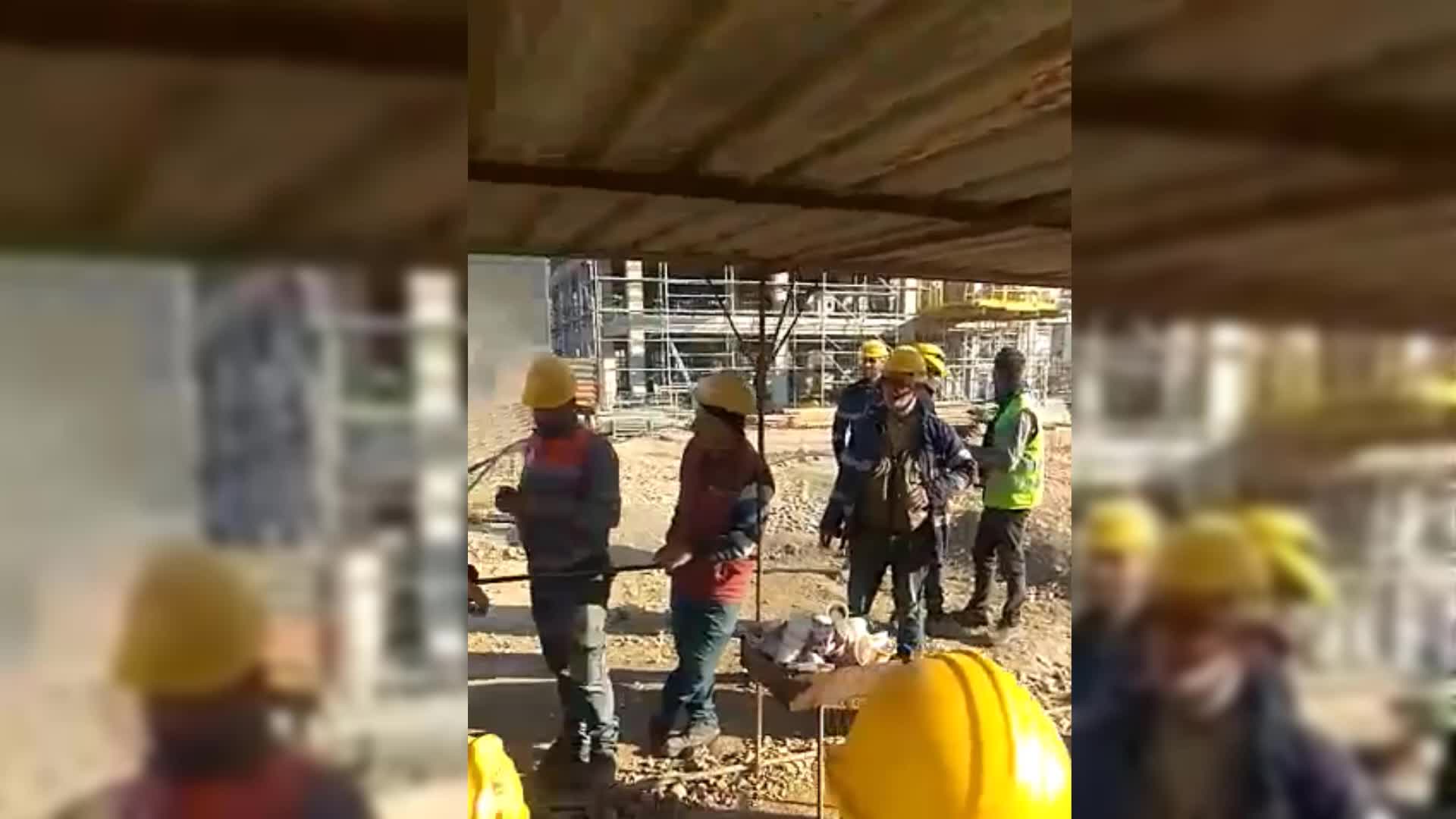 AKKUYU NGS ŞANTİYESİNDE ÇALIŞAN İŞÇİLER, YÜZDE 10’LUK ÜCRET ARTIŞINI PROTESTO EDEREK İŞ BIRAKTI... BİR İNŞAAT İŞÇİSİ: HEPİMİZİN AİLESİ VAR, ÜÇ DÖRT ÇOCUĞU OLAN NASIL GEÇİNECEK? BİZ KOLAY BİR İŞ YAPMIYORUZ