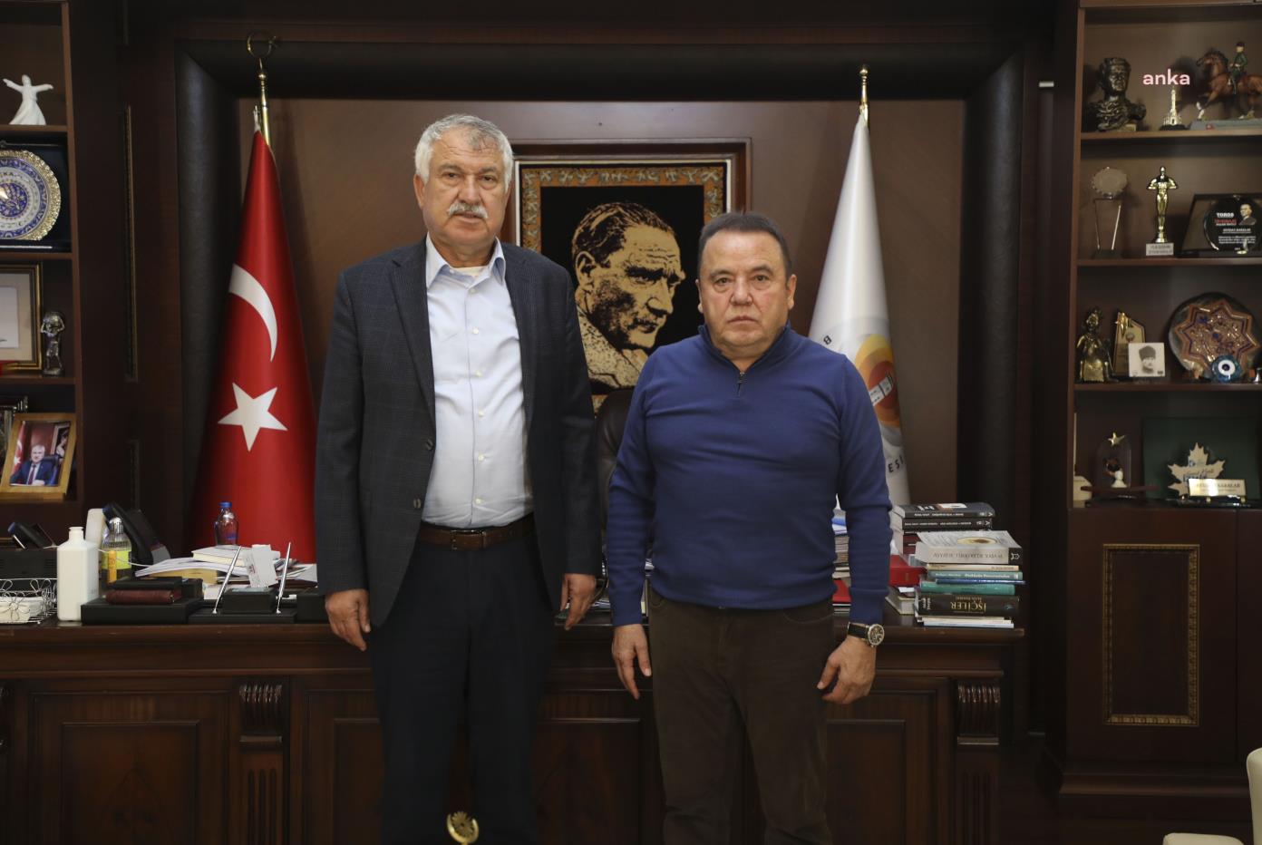 ZEYDAN KARALAR VE MUHİTTİN BÖCEK, DEPREMZEDELER İÇİN BİRARAYA GELDİ