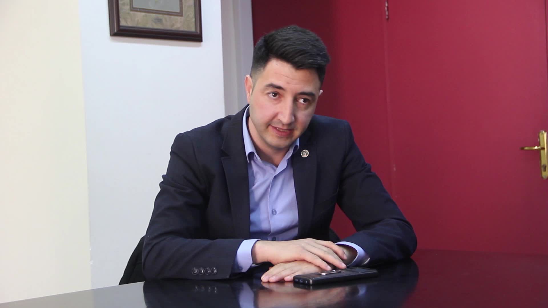 DEPREMZEDELERE YEMEK HİZMETİ VEREN ÖĞRETİM GÖREVLİLERİ BÖLGEDE YAŞADIKLARINI ANLATTI: “BİR TEYZE, 'BÜYÜKLER DE VAR AMA BEN SADECE ÇOCUKLAR İÇİN YEMEK İSTİYORUM. BİZ YEMESEK DE OLUR' DEDİ”