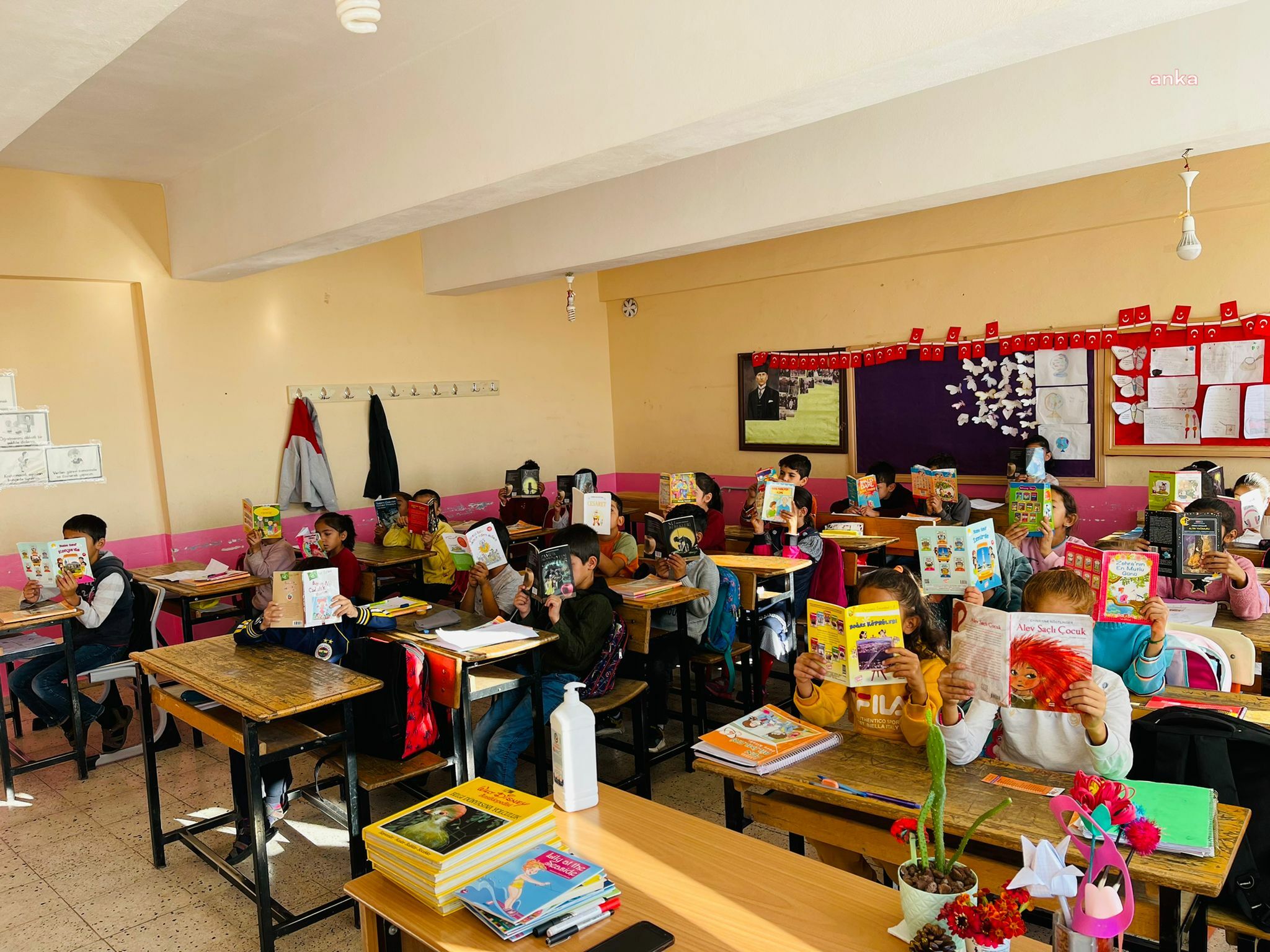ESKİŞEHİR BÜYÜKŞEHİR, DEPREMZEDE ÇOCUKLAR İÇİN KİTAP VE KIRTASİYE DESTEĞİ KAMPANYASI BAŞLATTI