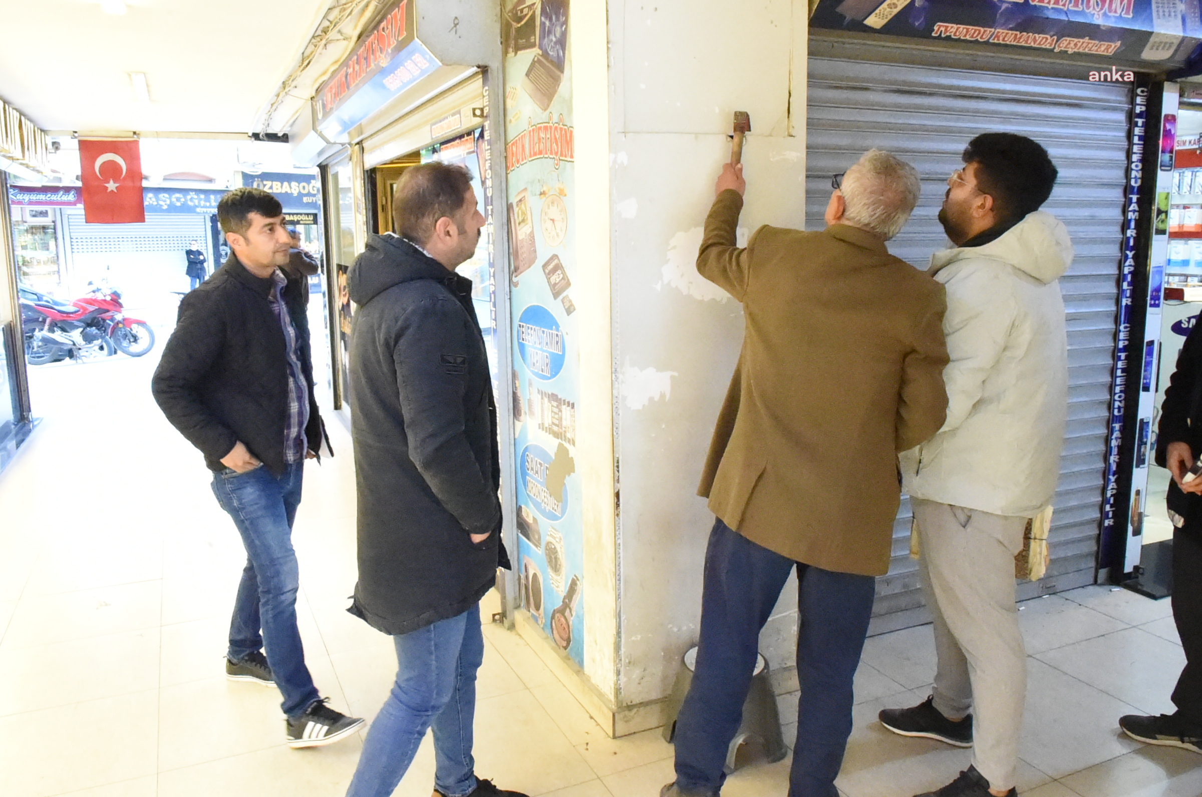 TARSUS BELEDİYESİ'NDEN ESKİ HİZMET BİNASI'NIN KOLONLARININ KESİLDİĞİNE İLİŞKİN İDDİALARA YANIT
