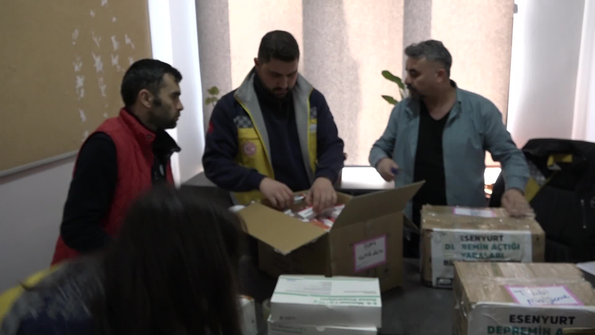 ESENYURT’TAN AFET BÖLGESİ HATAY'A İLAÇ VE MEDİKAL MALZEME DESTEĞİ SÜRÜYOR