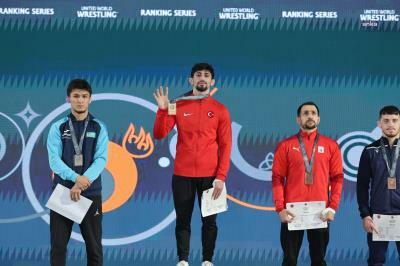 İZMİR BÜYÜKŞEHİR’İN SPORCUSU KEREM KAMAL, MADALYASINI DEPREMZEDELERE ARMAĞAN ETTİ