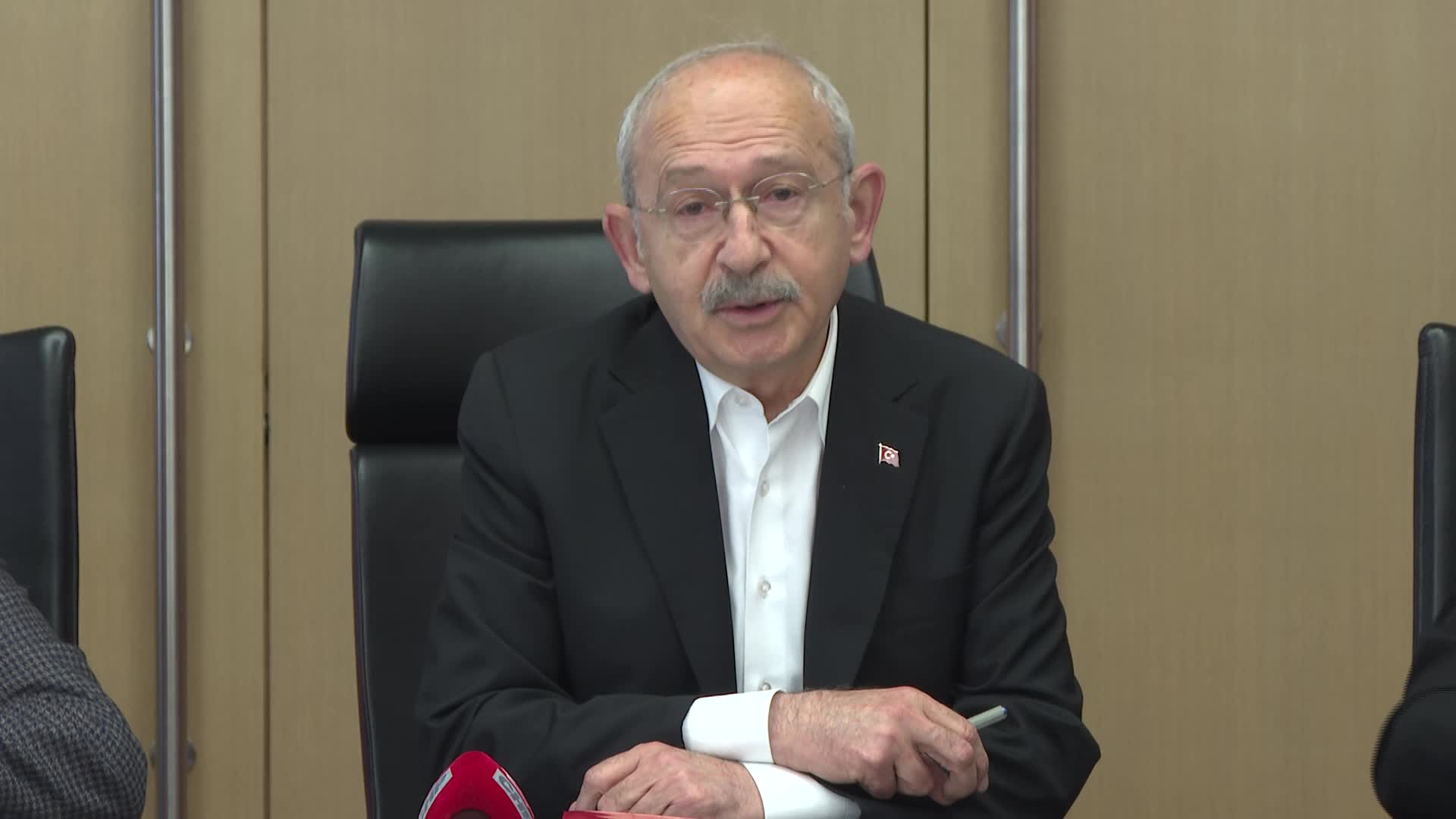 CHP GRUBU, GENEL MERKEZDE BASINA KAPALI OLARAK TOPLANDI