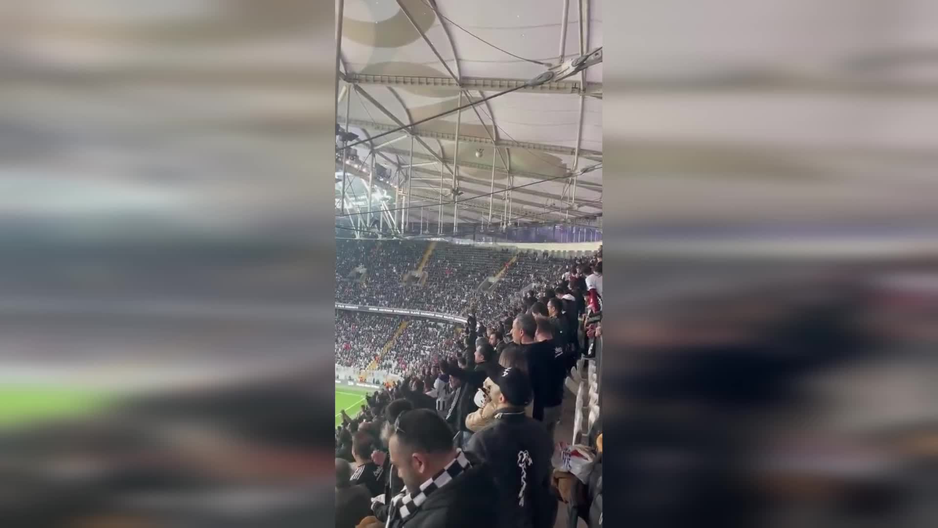 BEŞİKTAŞ TARAFTARLARI DA "HÜKÜMET İSTİFA" SLOGANI ATTI