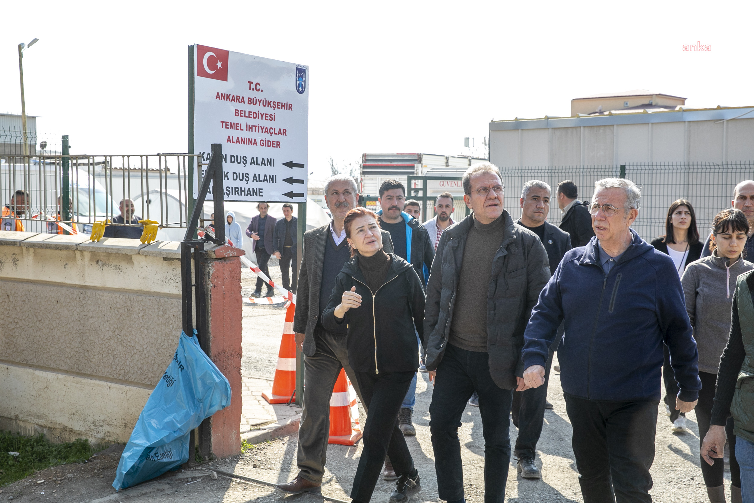 VAHAP SEÇER, HAFTA SONUNU DEPREM BÖLGELERİNDE GEÇİRDİ
