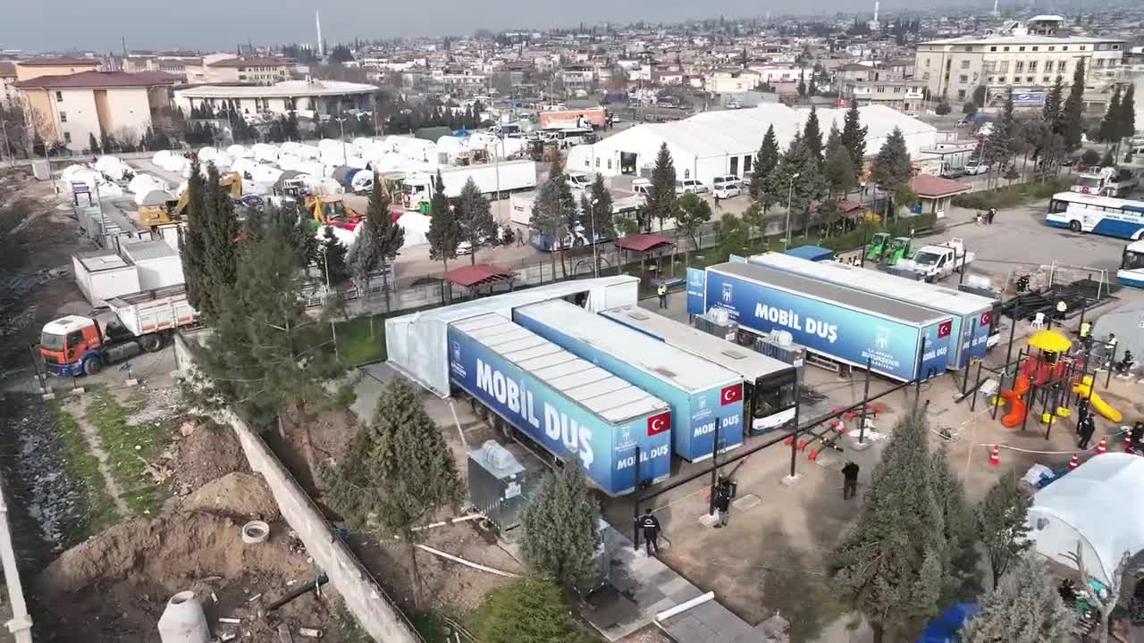 ANKARA BÜYÜKŞEHİR, KAHRAMANMARAŞ’A TIR'LARDAN DÖNÜŞTÜRÜLEN SABİT DUŞ ALANLARI DA KURDU