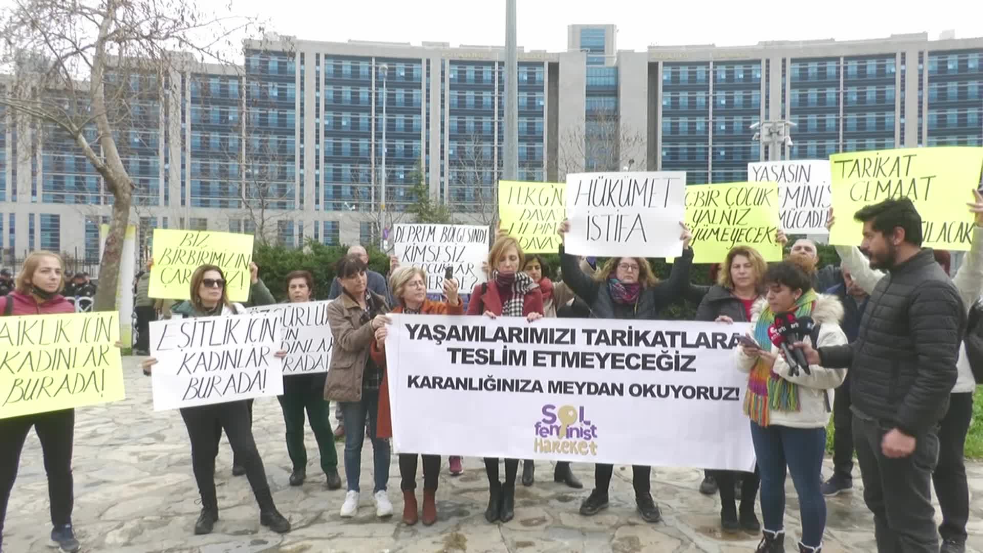 H.K.G. DAVASI… KADIN ÖRGÜTLERİ, YAYIN YASAĞI VE GİZLİLİK KARARI BULUNAN DURUŞMAYA YÖNELİK AÇIKLAMA YAPTI: “TÜM SORUMLULARDAN TEKER TEKER HESAP SORACAĞIZ"