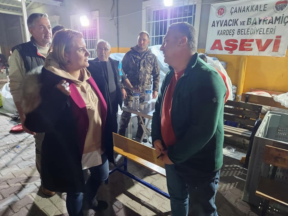 İZMİT BELEDİYE BAŞKANI HÜRRİYET, KARDEŞ BELEDİYELERİN KURDUĞU ÇADIR KENTİ ZİYARET ETTİ