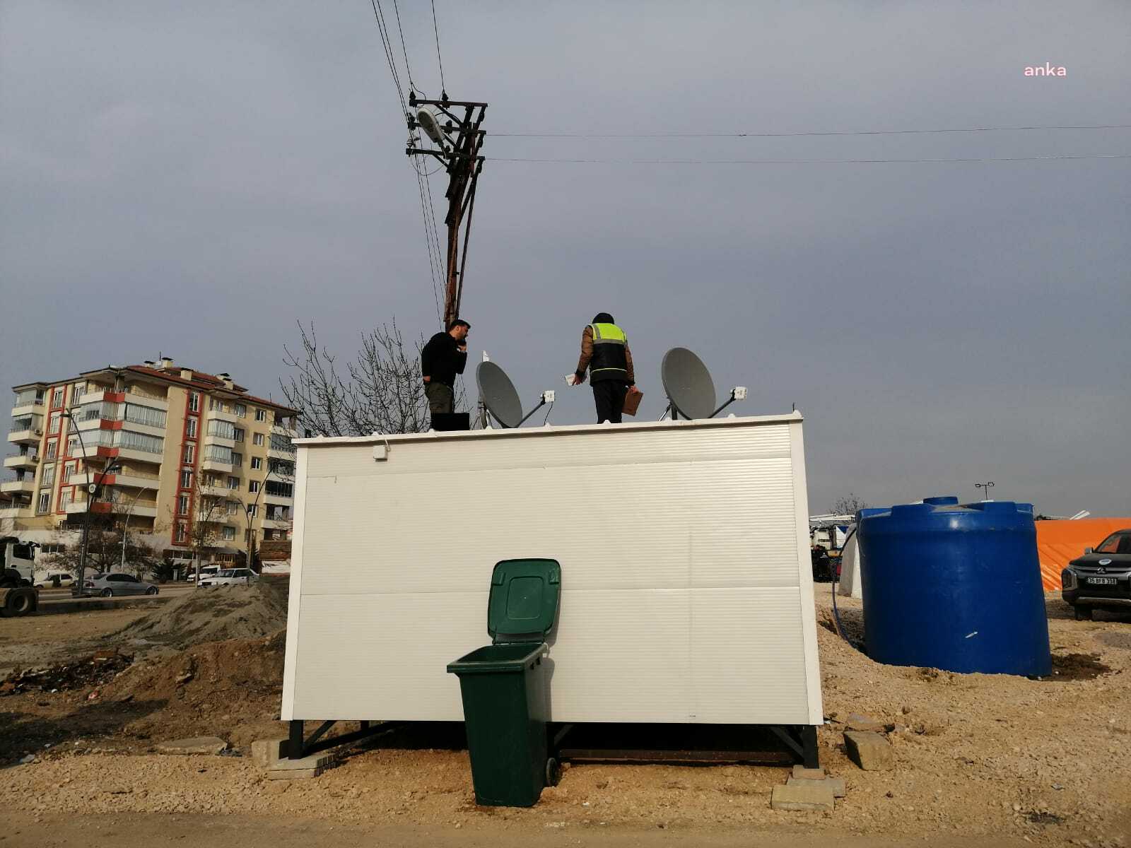 ESKİŞEHİR BÜYÜKŞEHİR EKİPLERİNDEN AFET BÖLGESİNDE ÜCRETSİZ İNTERNET