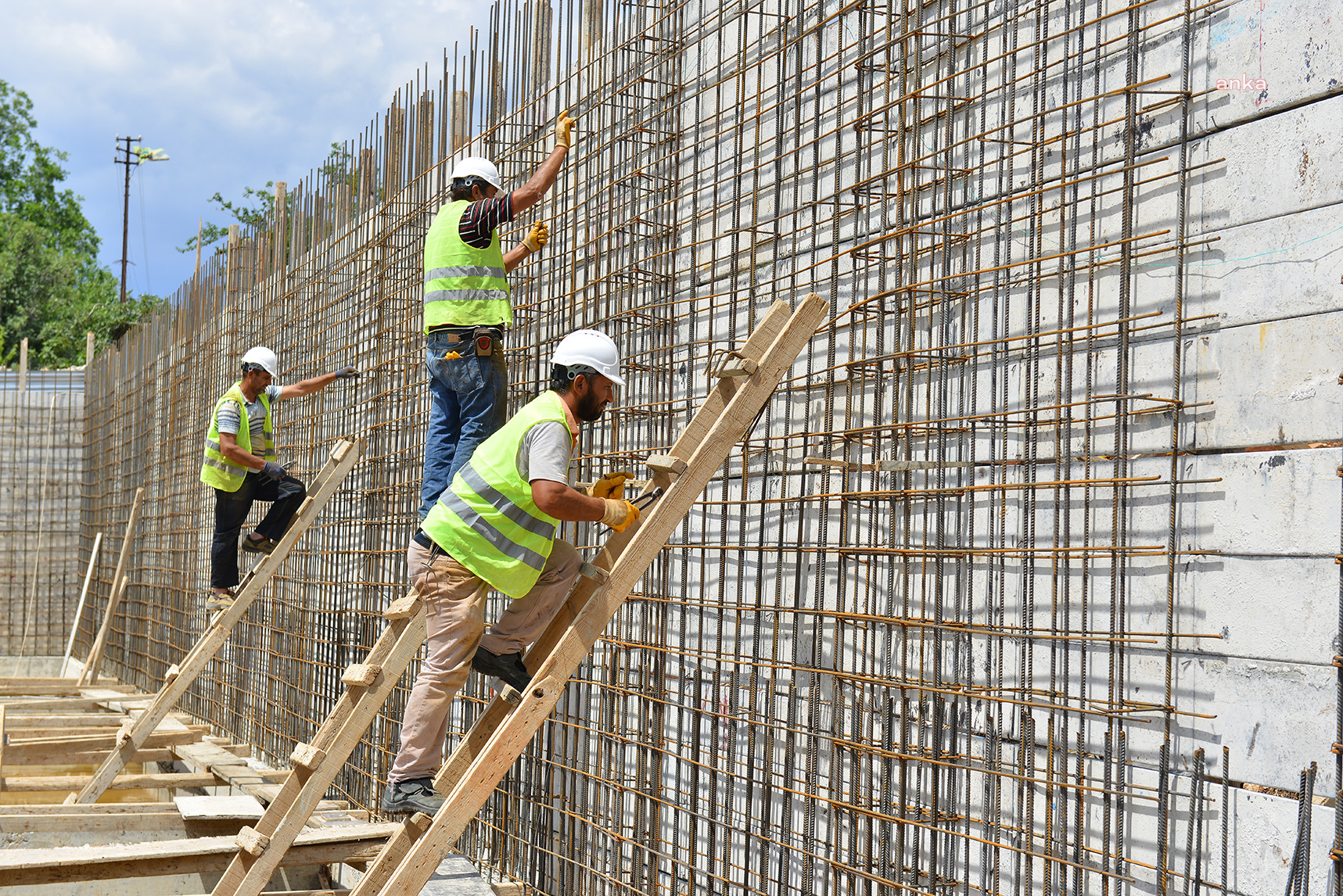 MURATPAŞA’DA YENİ BİNALARDA ‘BETON PERDE’ UYGULAMASI ZORUNLU HALE GELİYOR