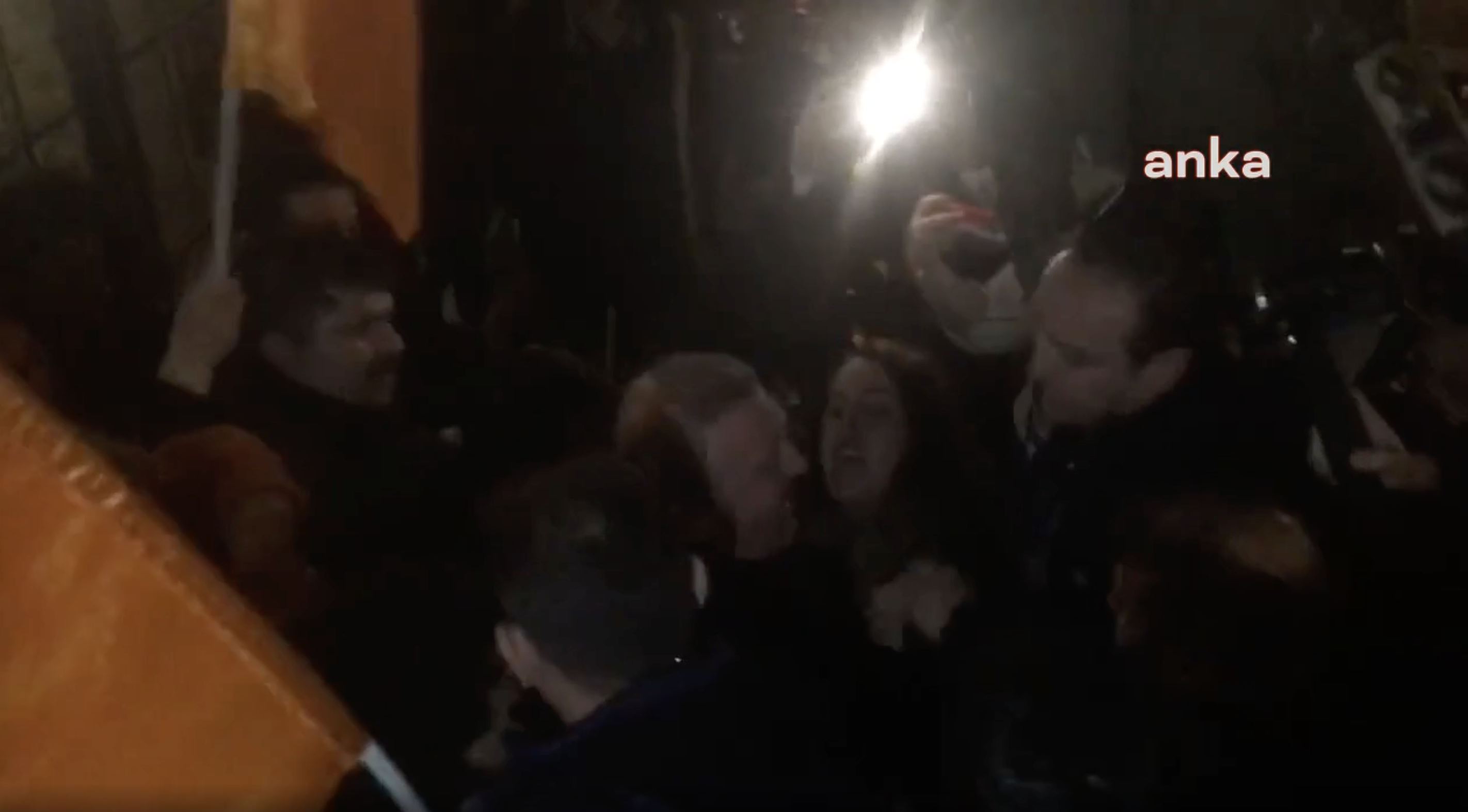 HALKEVLERİ’NİN ‘SEVGİ PARKI’ PROTESTOSUNA POLİS MÜDAHALE ETTİ, ÇOK SAYIDA HALKEVLERİ ÜYESİ GÖZALTINA ALINDI