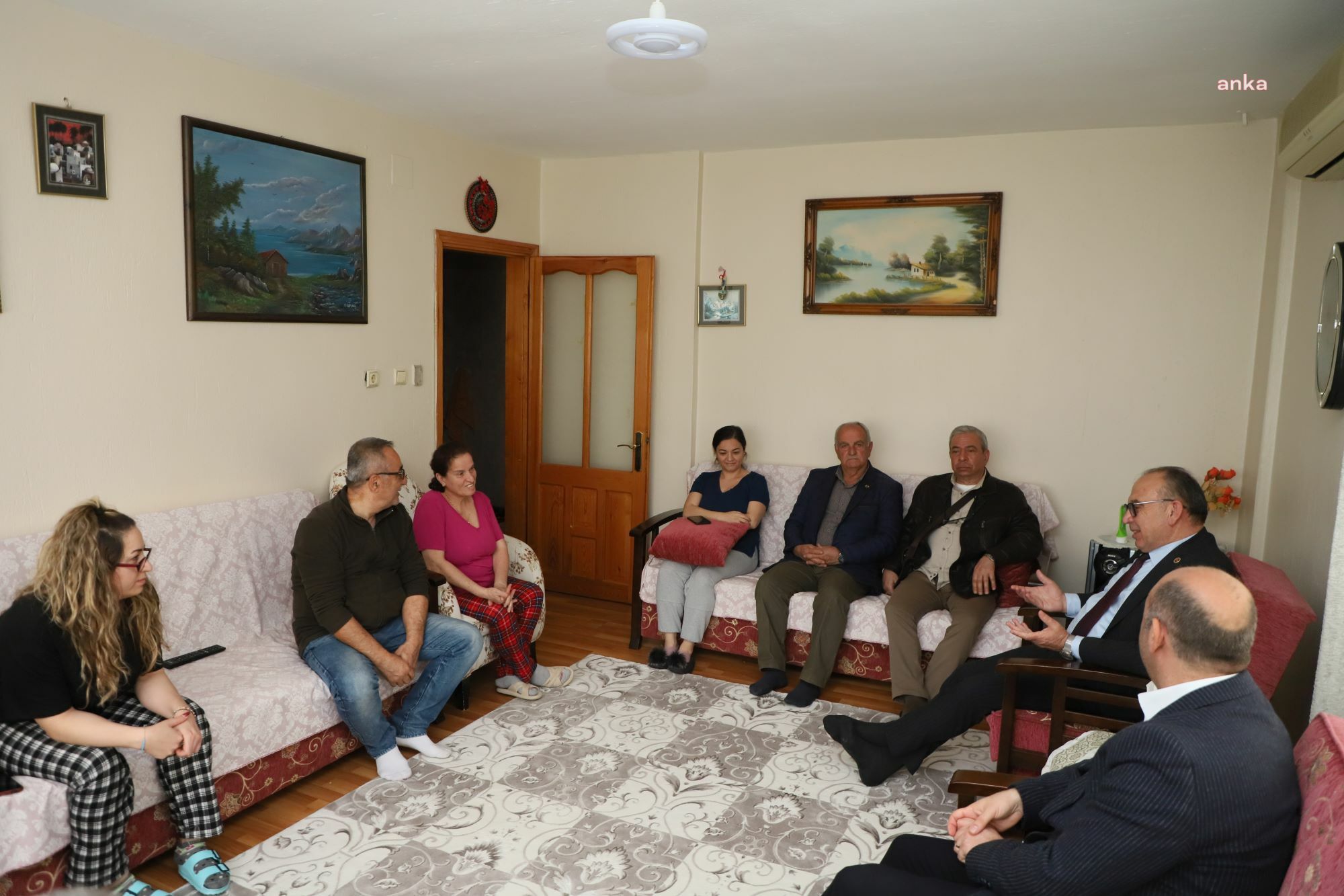 TURGUTLU BELEDİYE BAŞKANI AKIN’DAN KENTE GELEN DEPREMZEDE AİLELERE ZİYARET