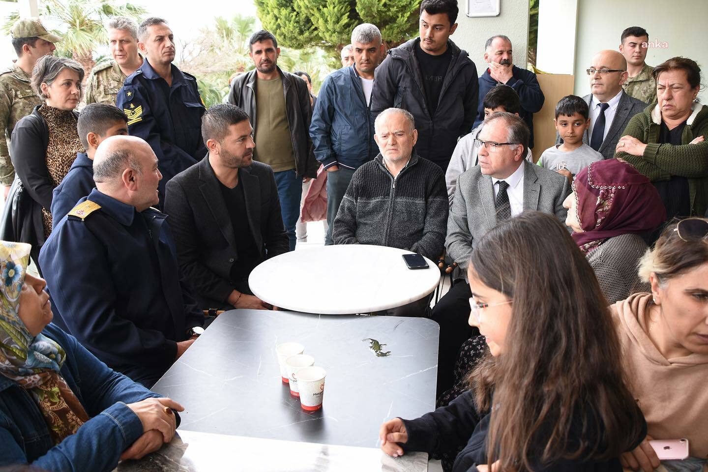 FOÇALILAR DEPREMZEDE KOMŞULARININ YANINDA